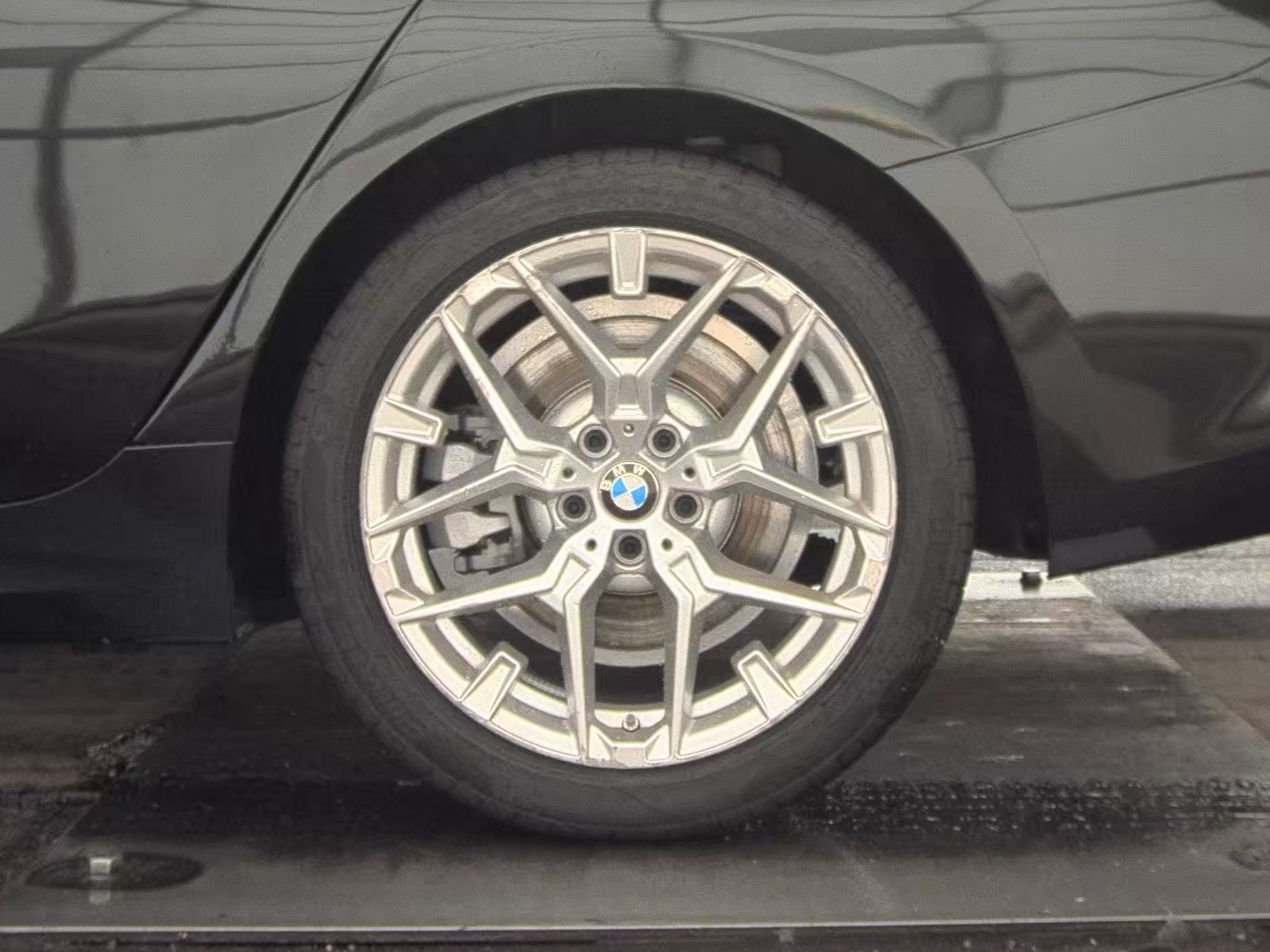 2025 BMW 3 Series 330i RWD