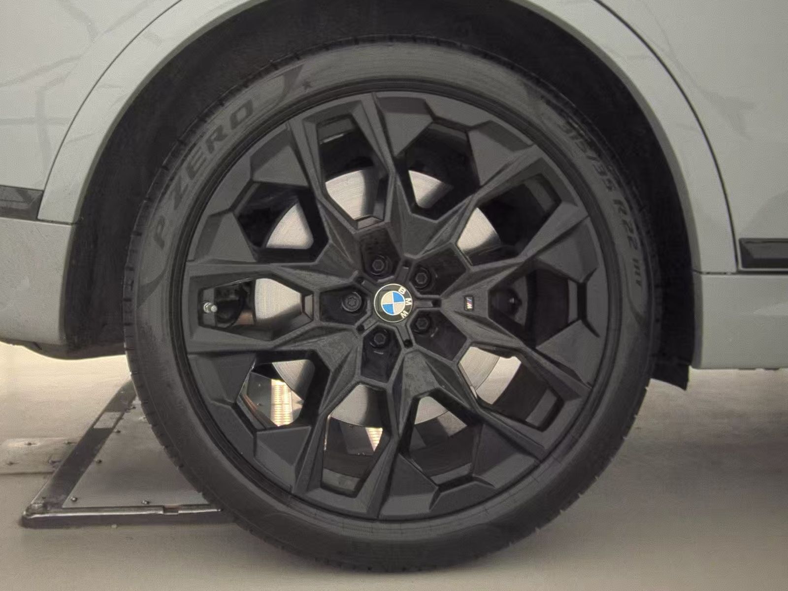 2024 BMW X7 M60i AWD