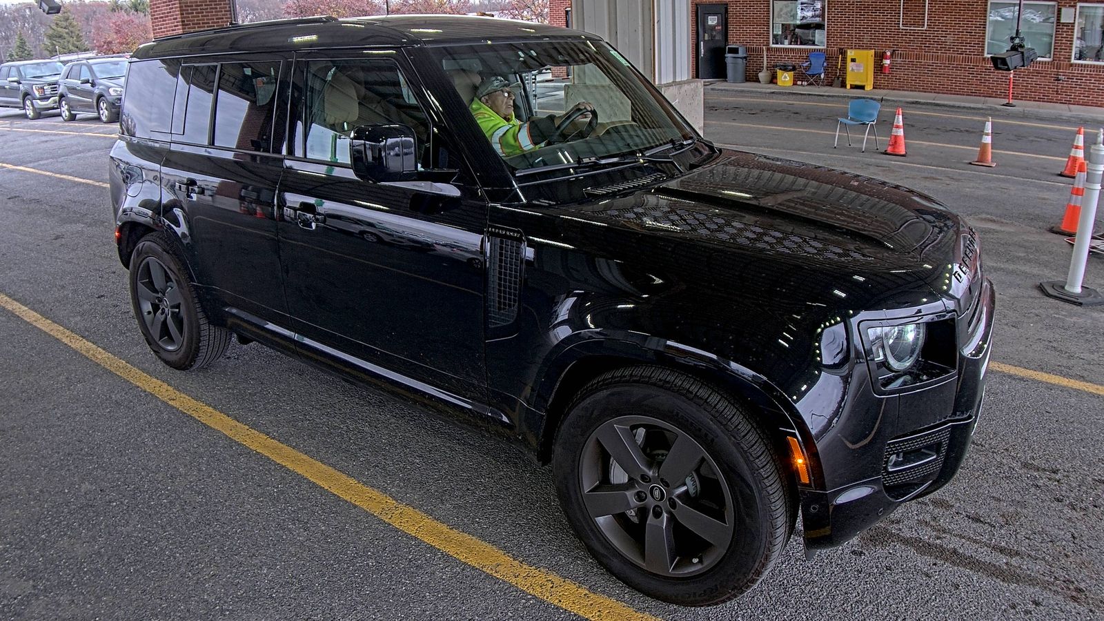 2025 Land Rover Defender 110 X-Dynamic SE AWD