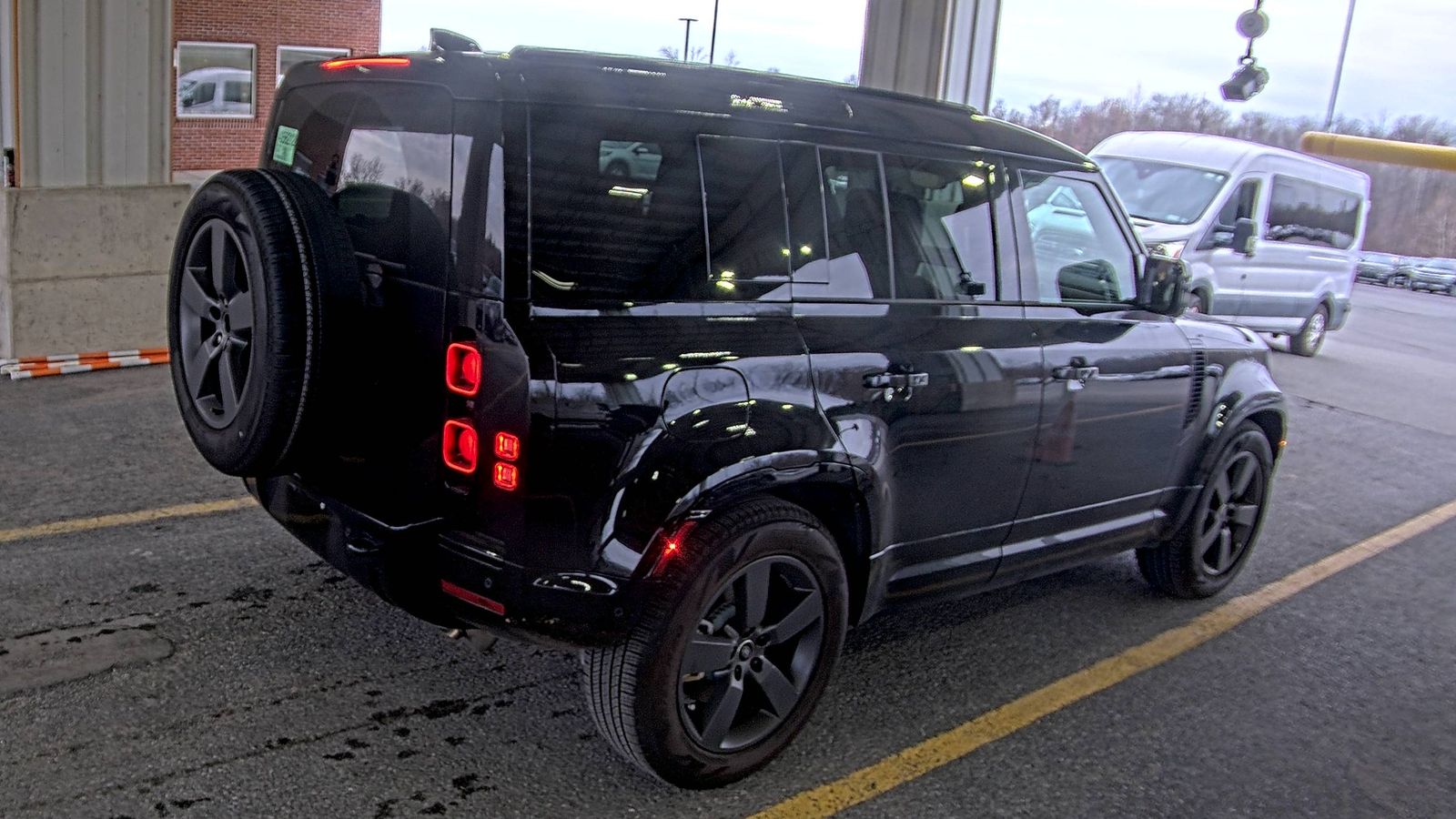 2025 Land Rover Defender 110 X-Dynamic SE AWD