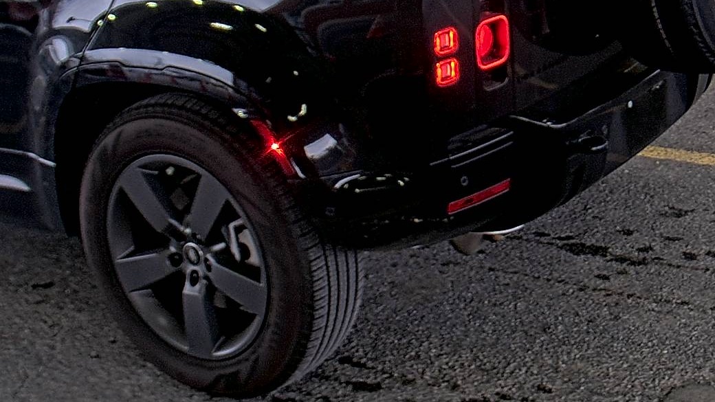 2025 Land Rover Defender 110 X-Dynamic SE AWD