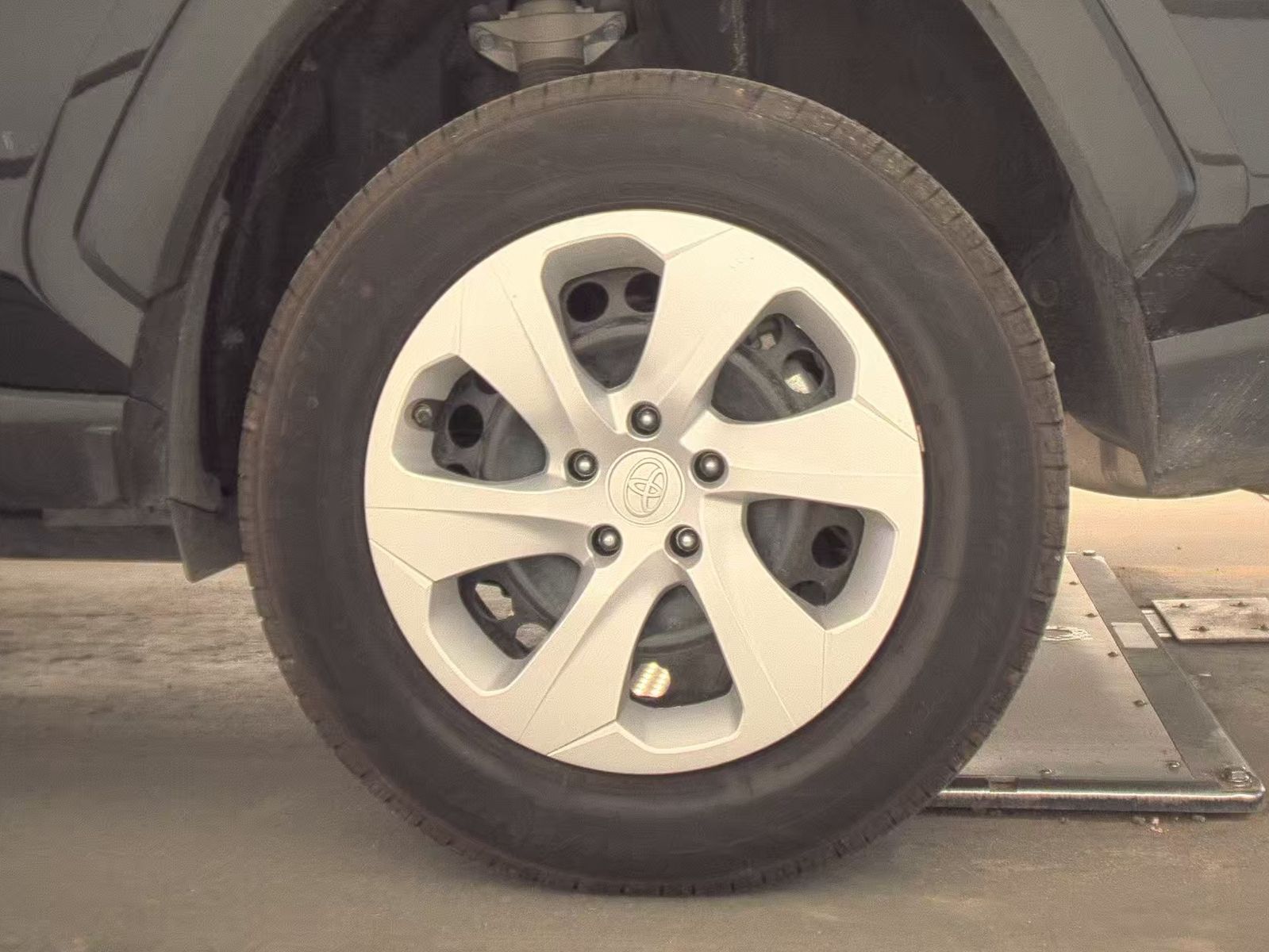 2024 Toyota RAV4 LE FWD