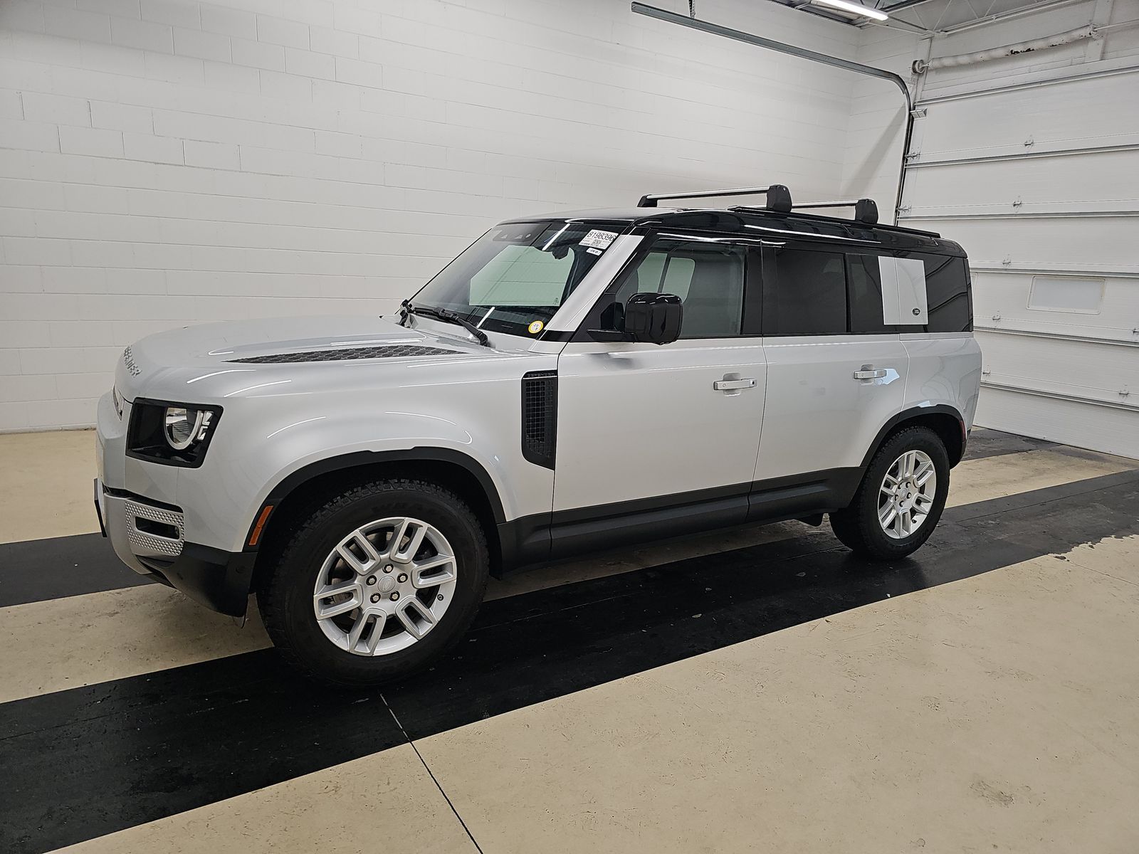 2020 Land Rover Defender S's photo