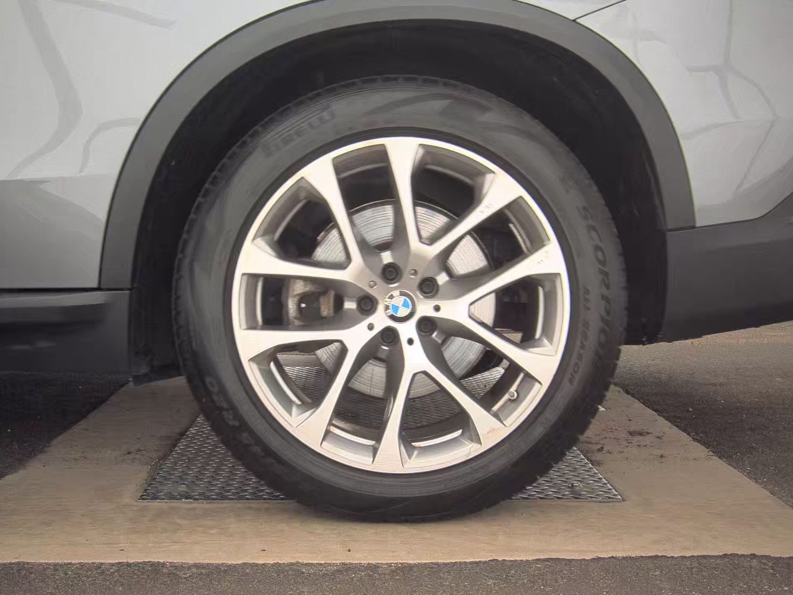 2025 BMW X5 xDrive40i AWD