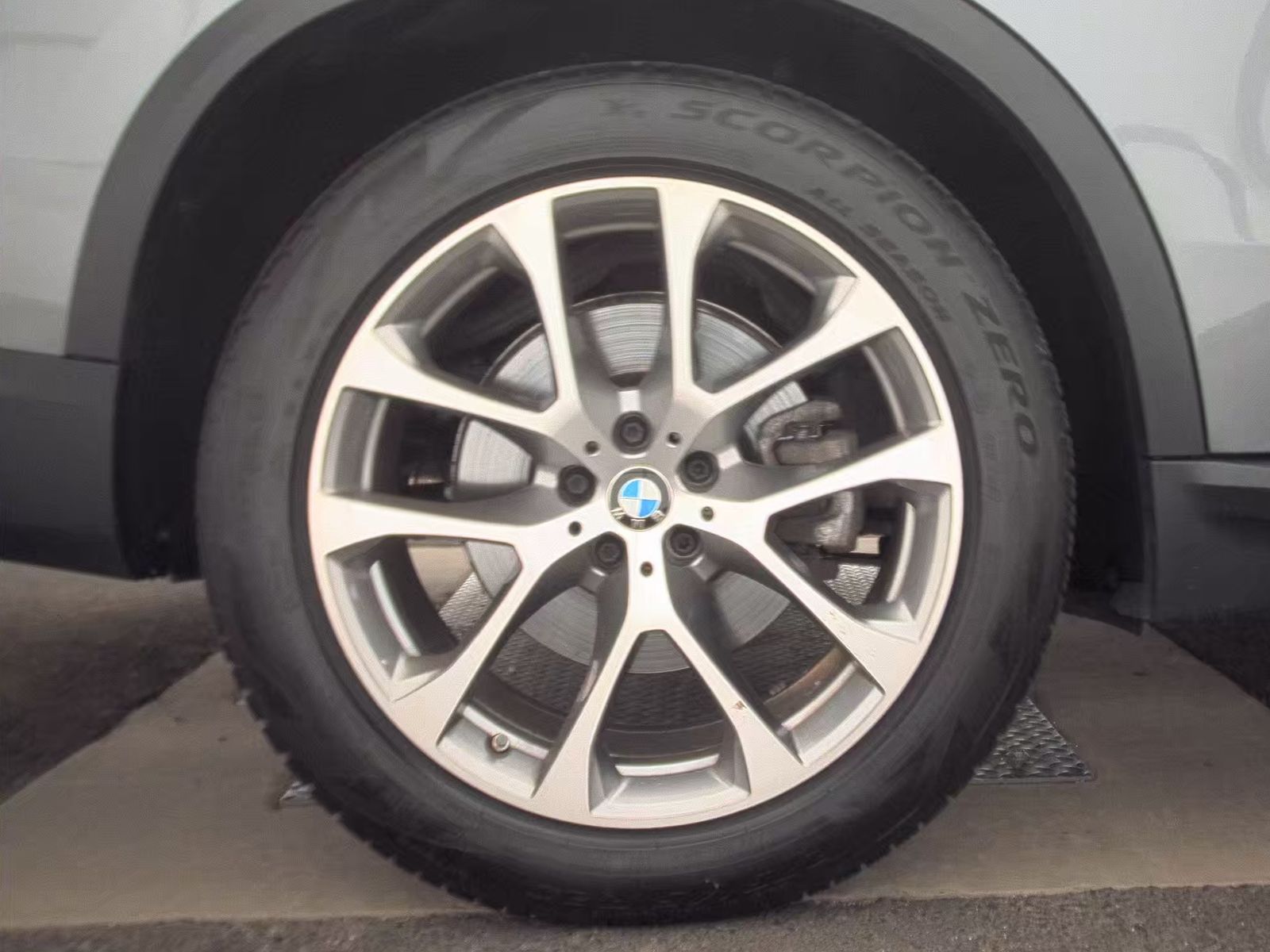 2025 BMW X5 xDrive40i AWD