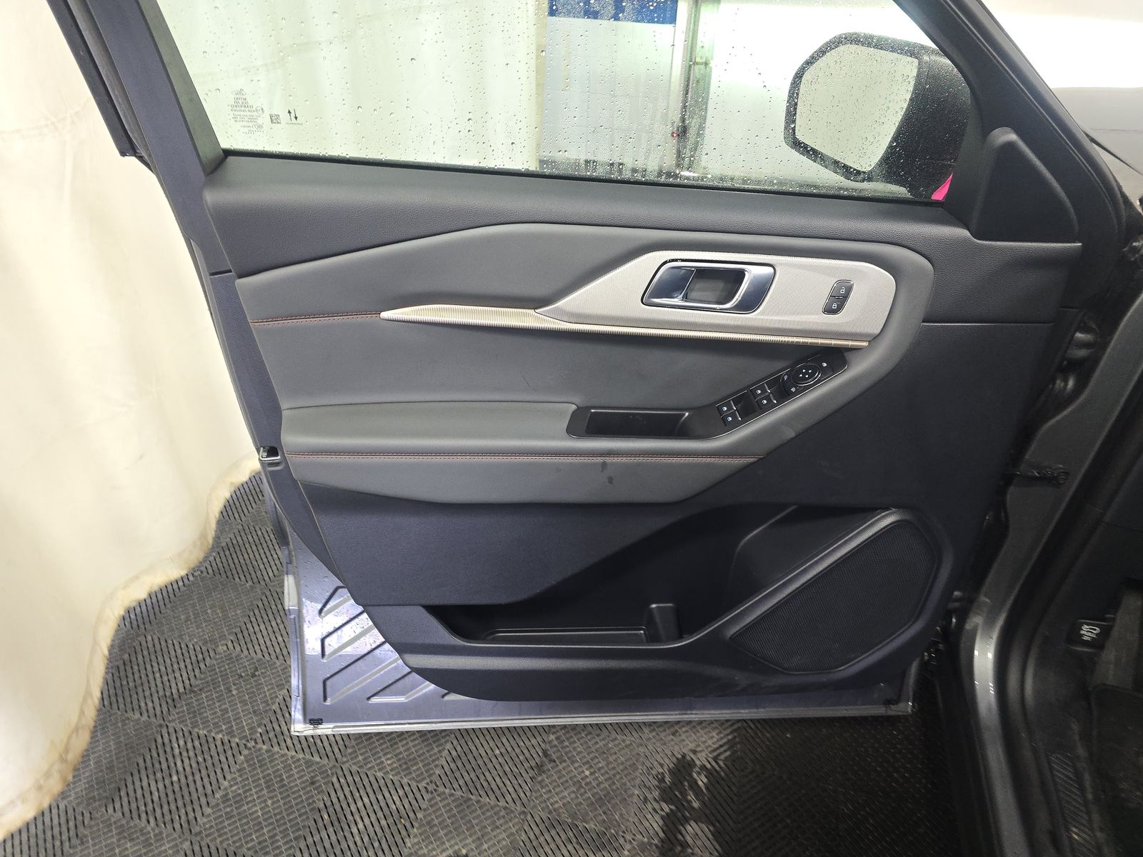 2025 Ford Explorer Active AWD