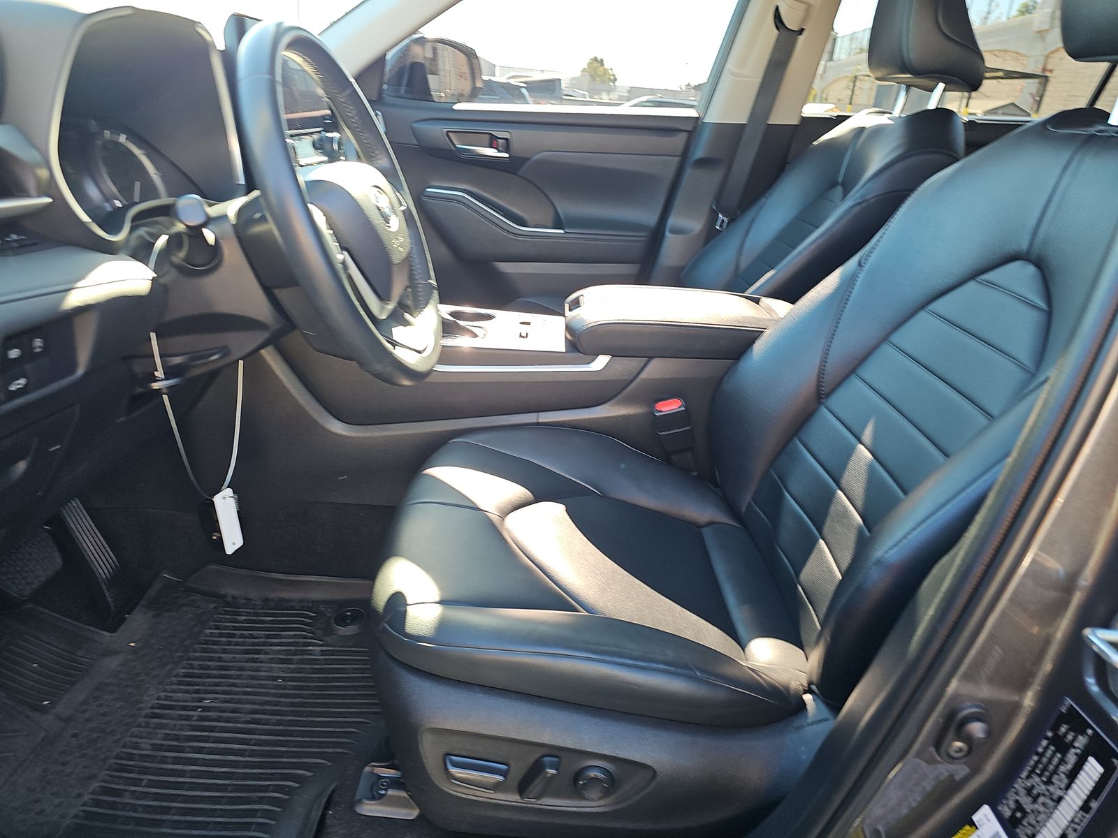 2023 Toyota Highlander XLE FWD