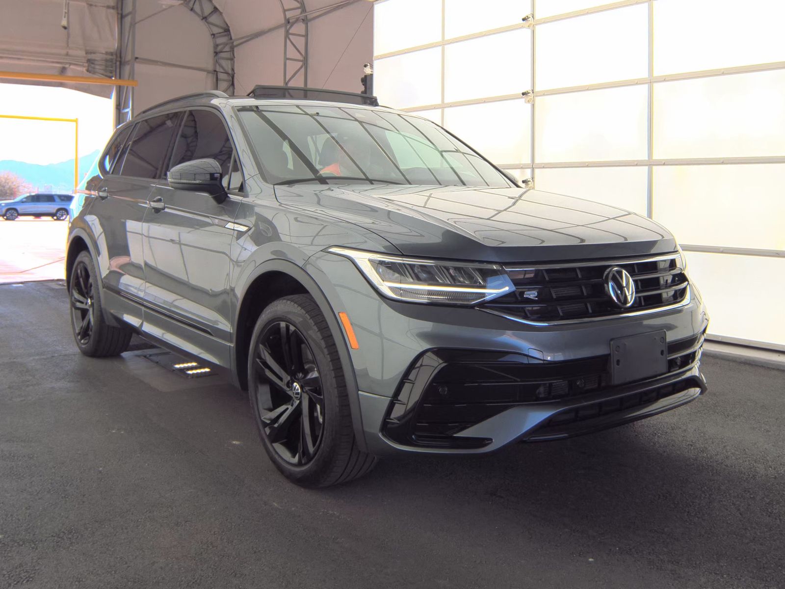 2023 Volkswagen Tiguan 2.0T SE R-Line Black FWD