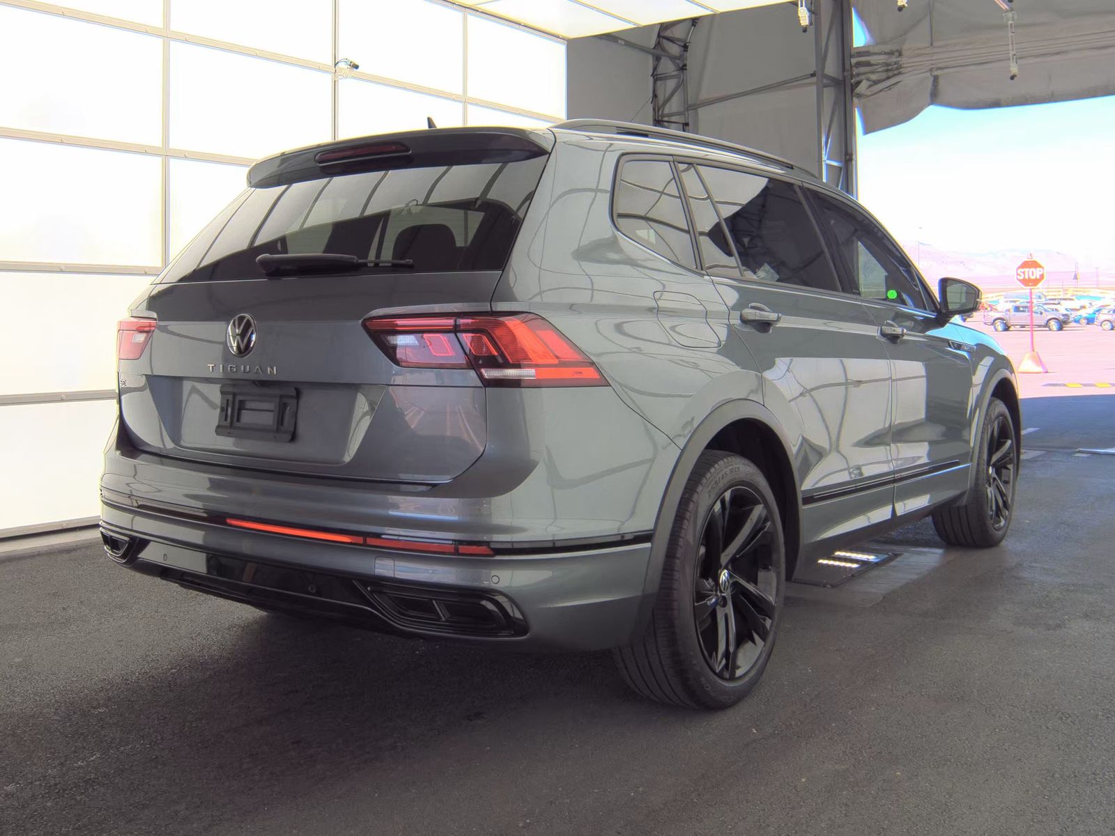 2023 Volkswagen Tiguan 2.0T SE R-Line Black FWD