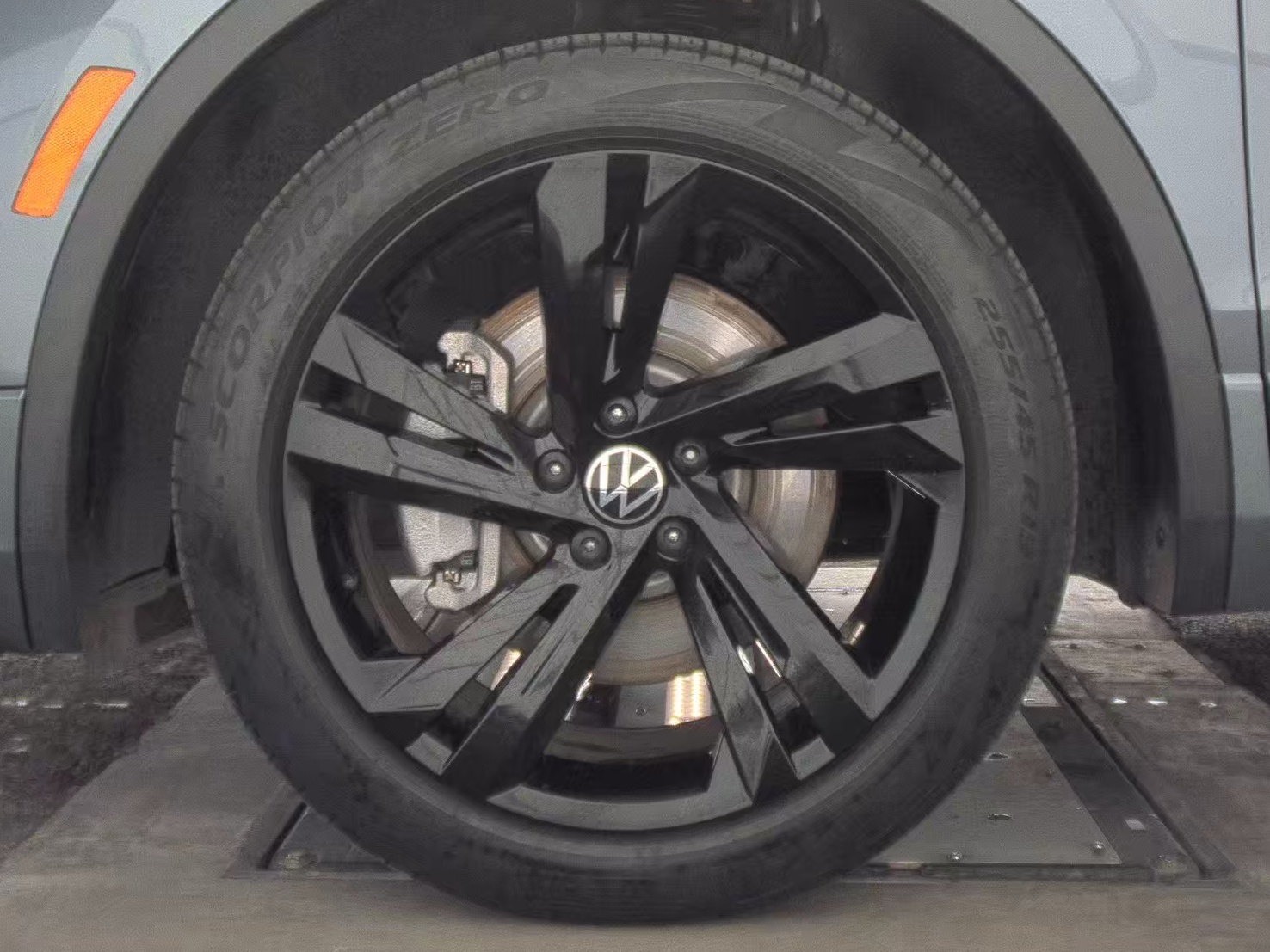 2023 Volkswagen Tiguan 2.0T SE R-Line Black FWD