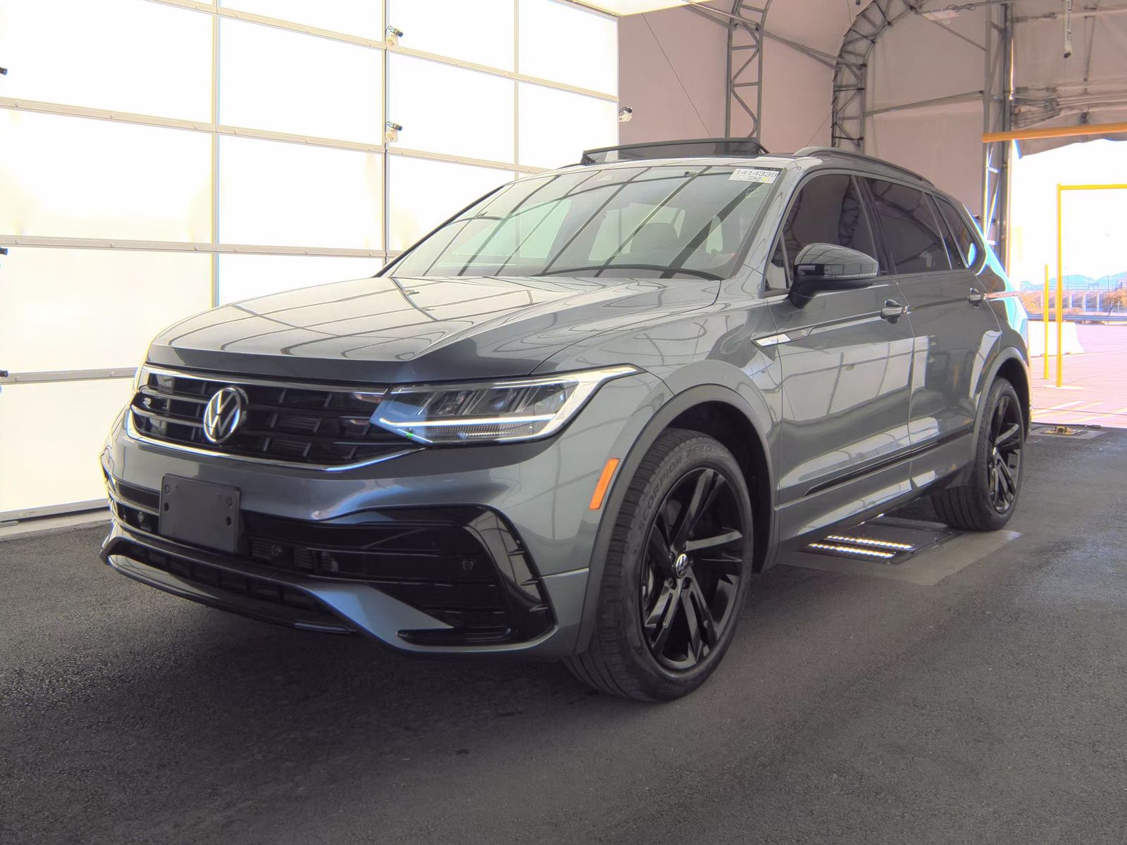 2023 Volkswagen Tiguan 2.0T SE R-Line Black FWD