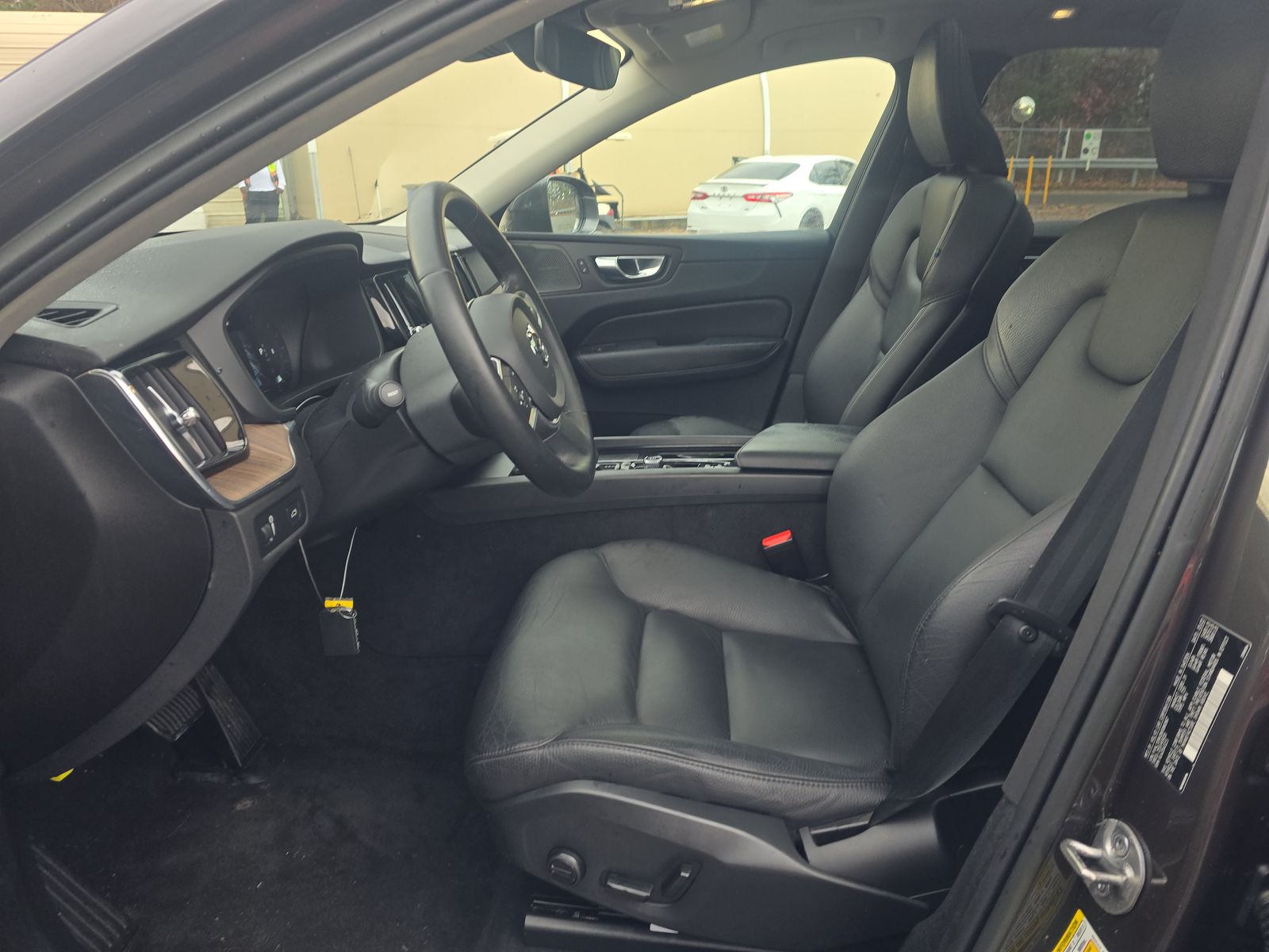 2022 Volvo XC60 B5 Momentum AWD