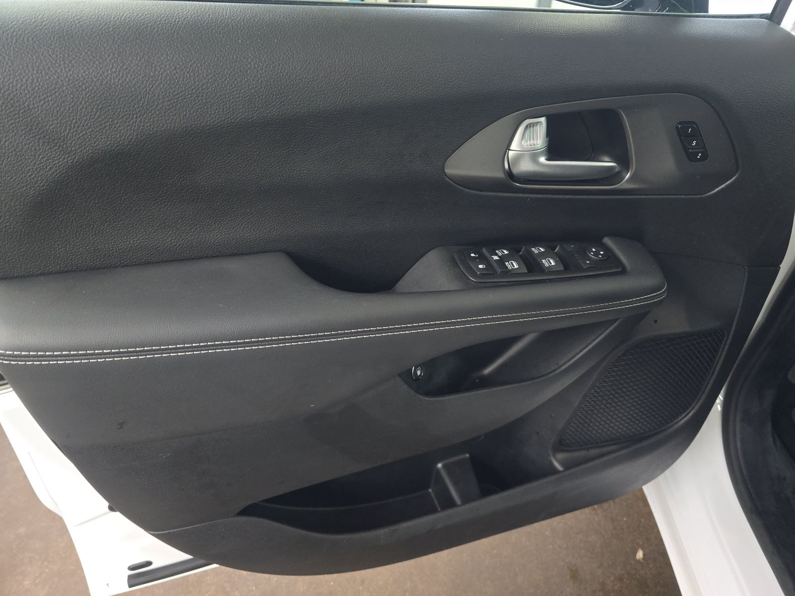 2025 Chrysler Pacifica Hybrid Select FWD