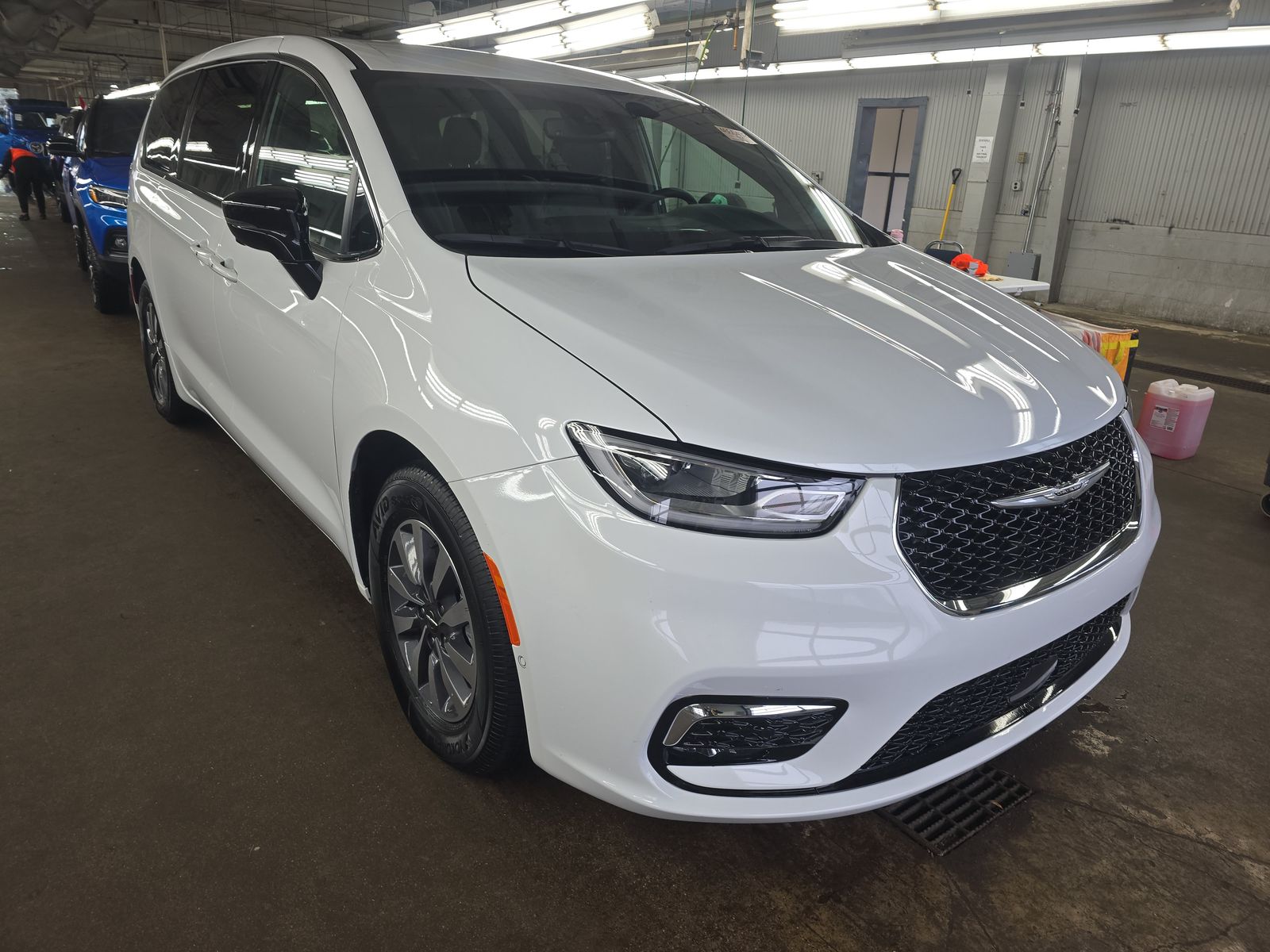 2025 Chrysler Pacifica Hybrid Select FWD