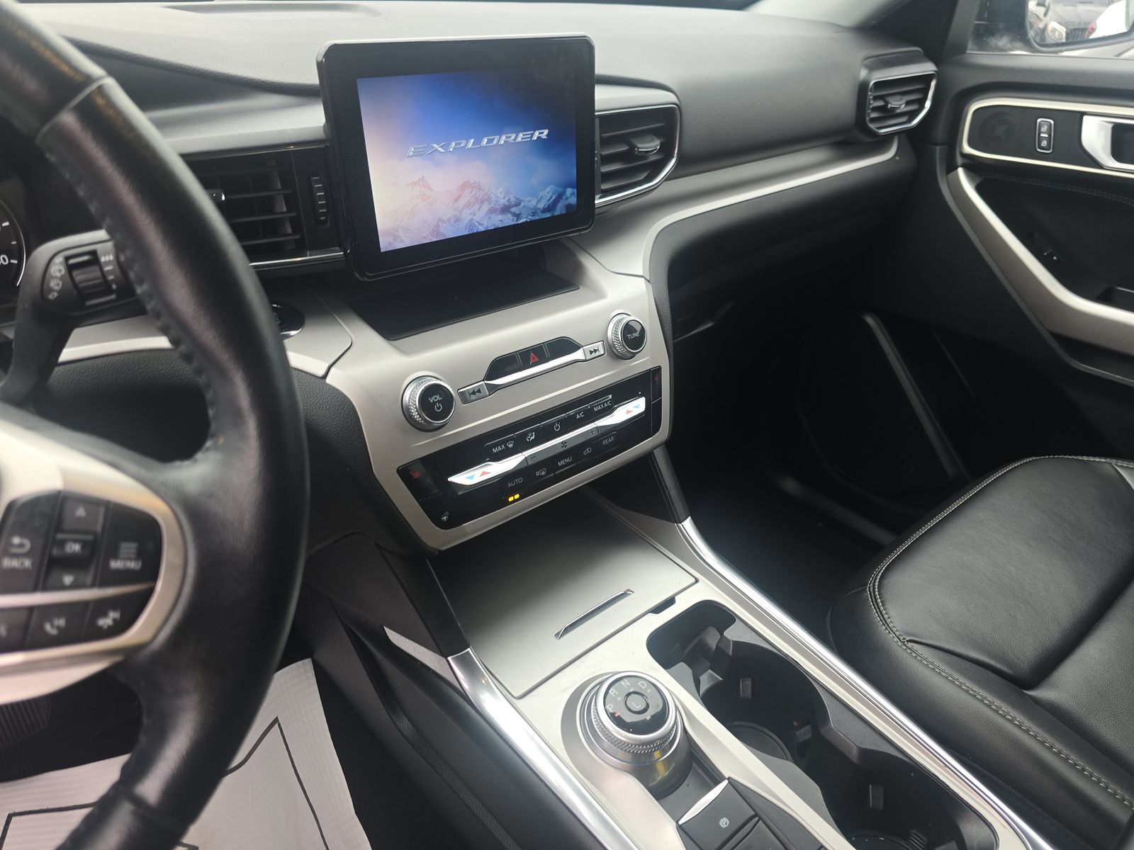 2023 Ford Explorer XLT AWD