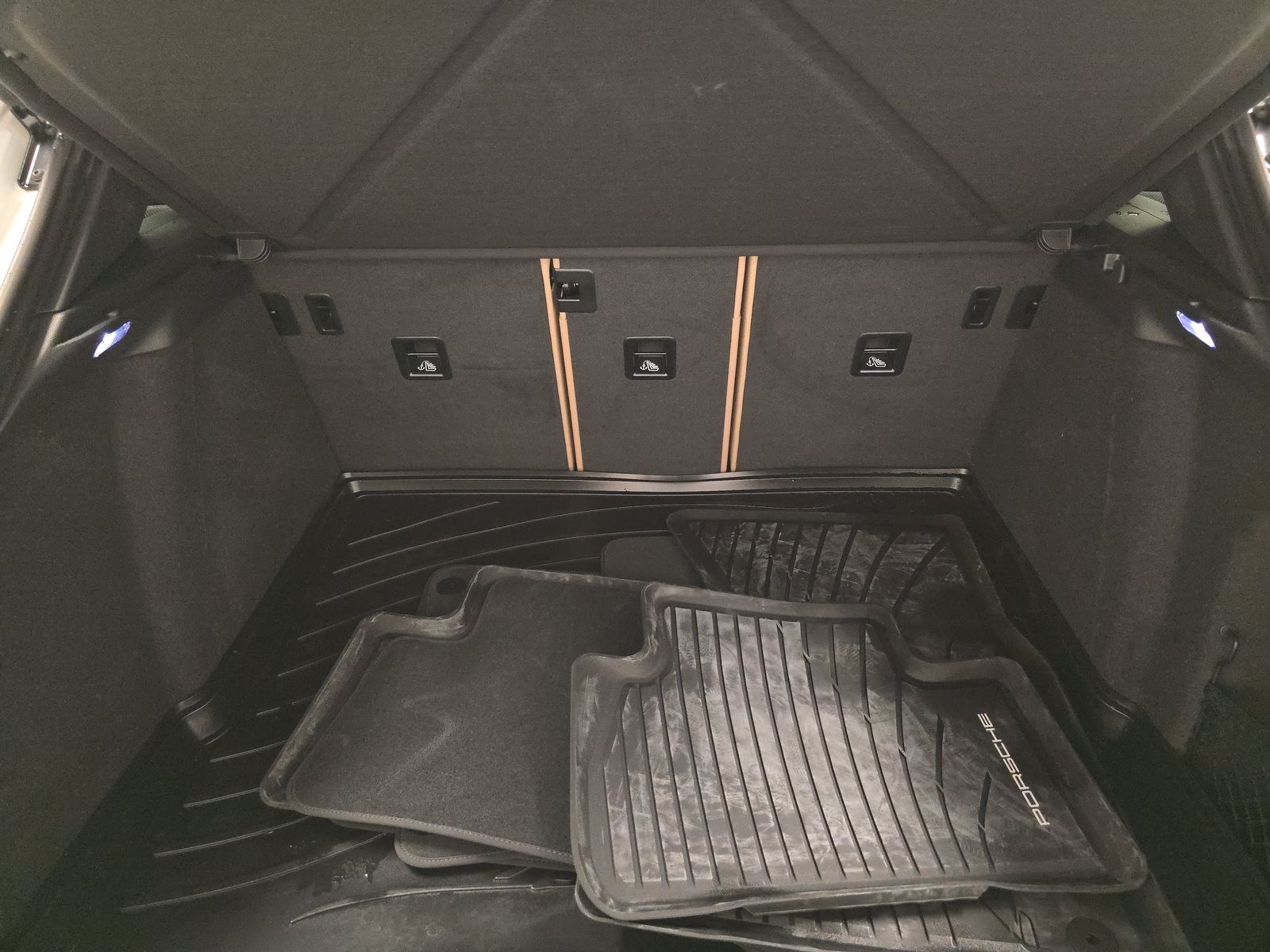 2023 Porsche Macan Base AWD