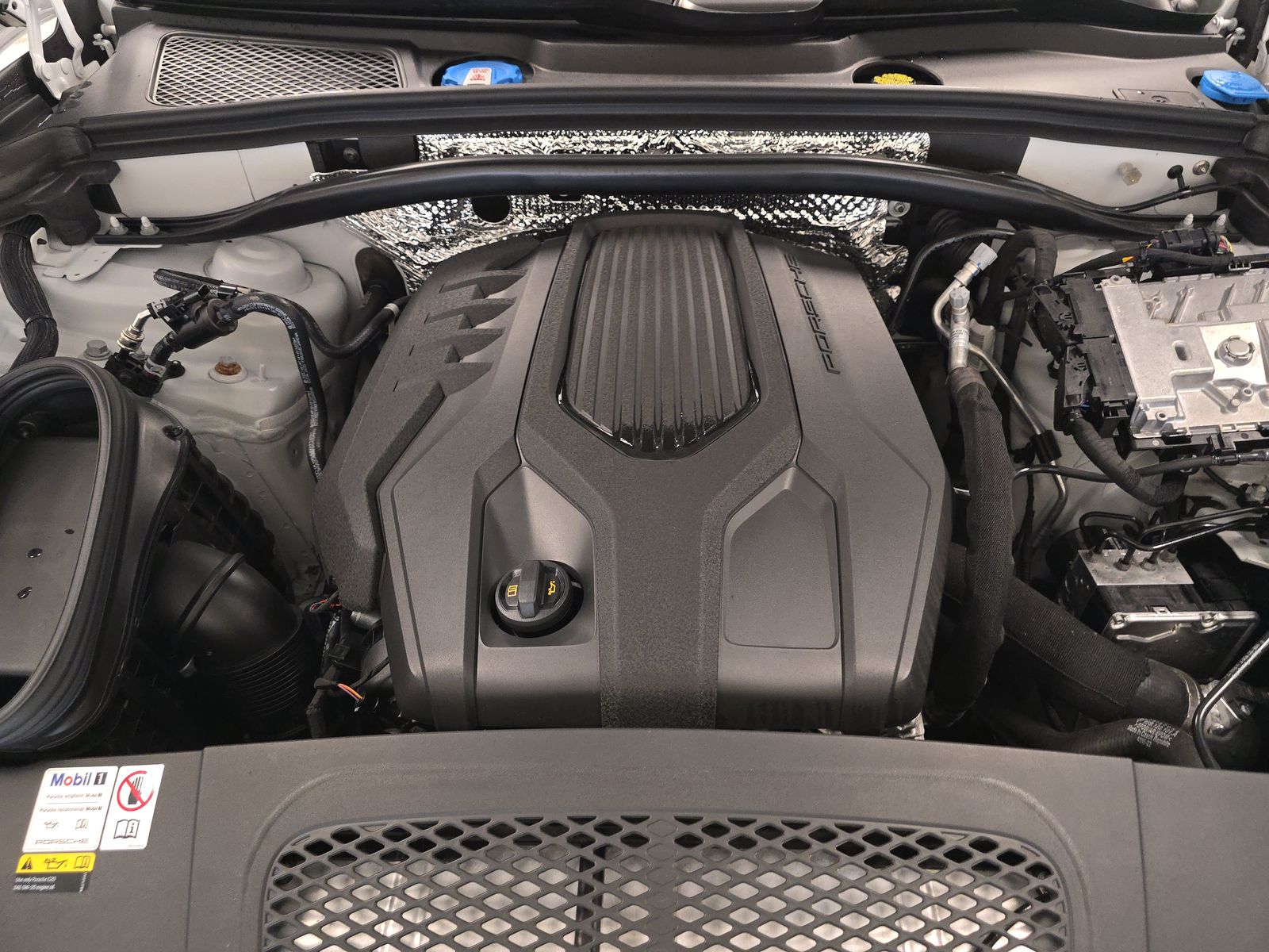 2023 Porsche Macan Base AWD