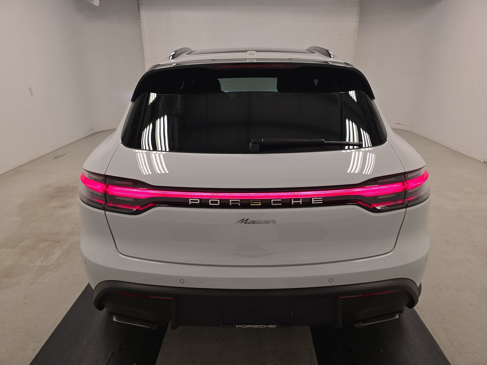 2023 Porsche Macan Base AWD