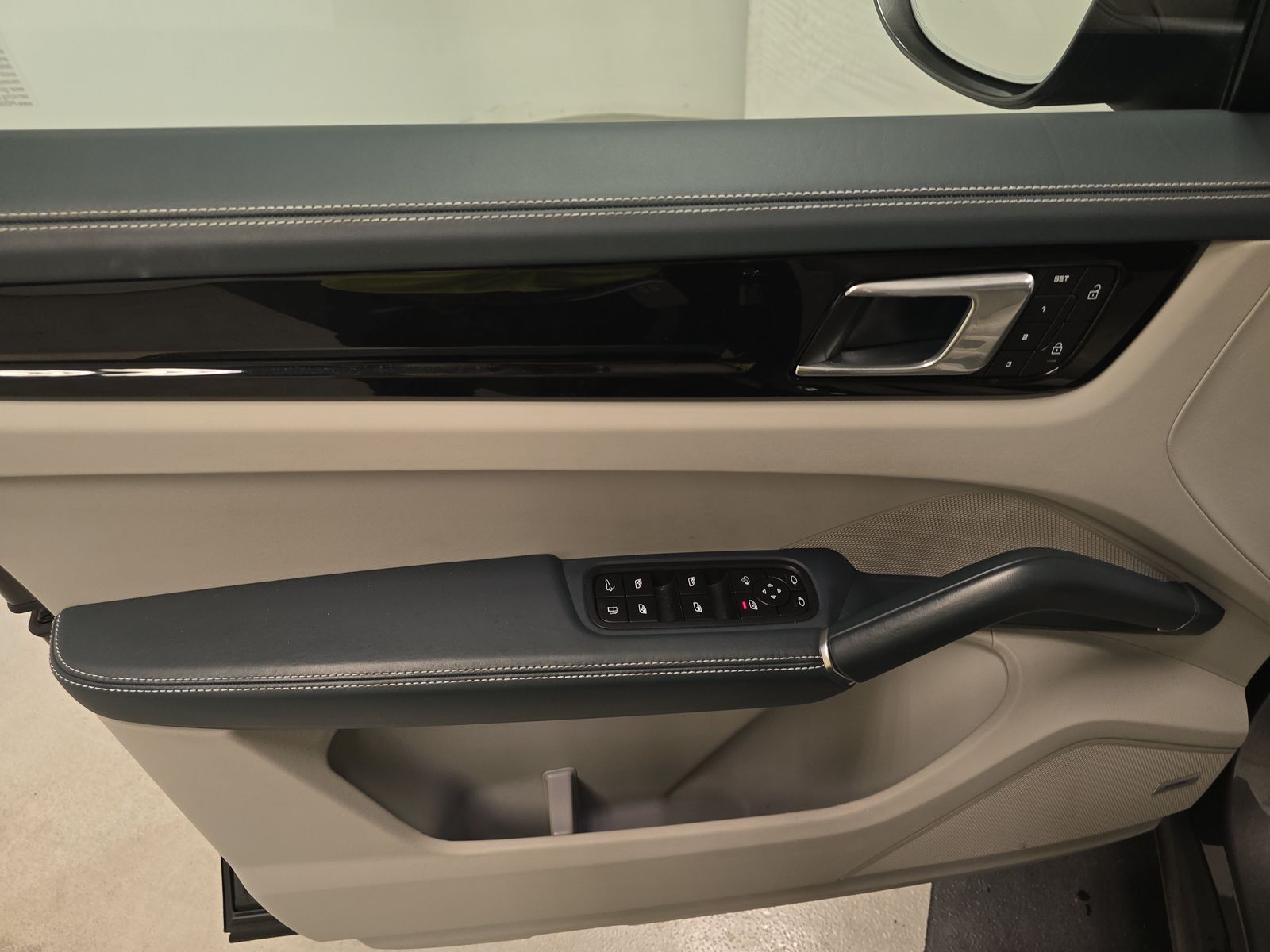 2022 Porsche Cayenne E-Hybrid AWD