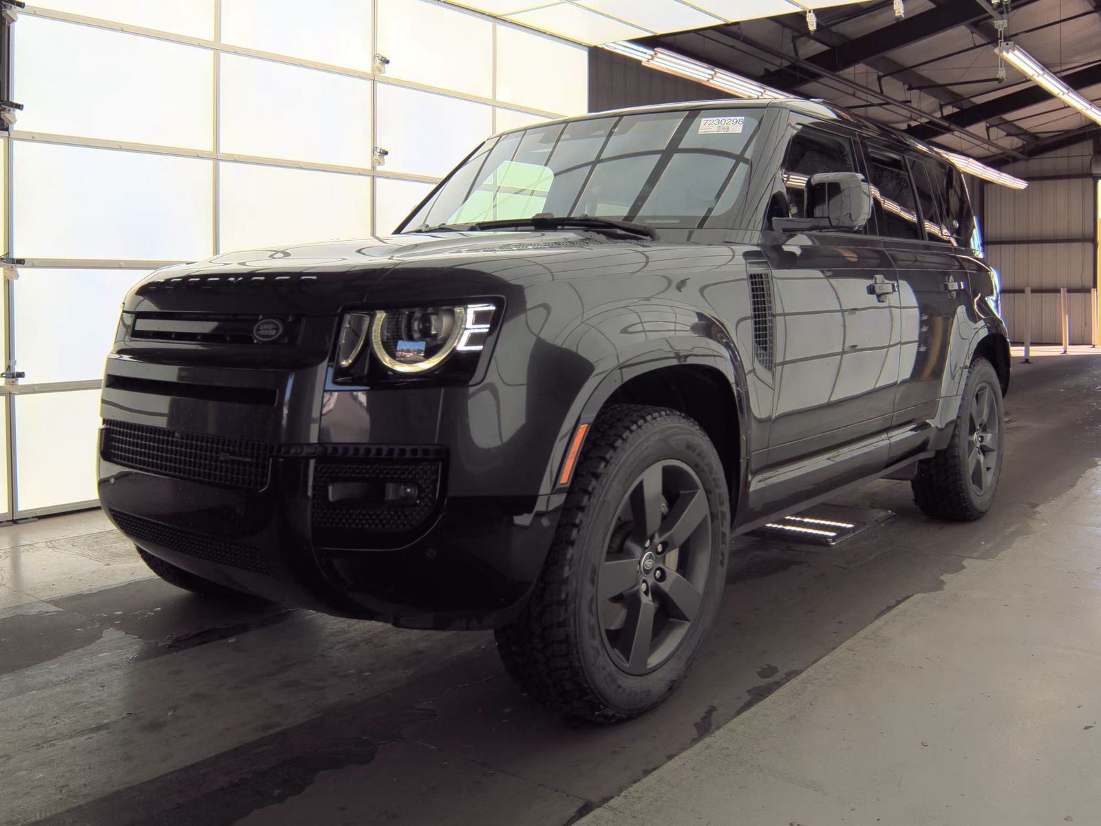 2022 Land Rover Defender 110 X-Dynamic SE AWD