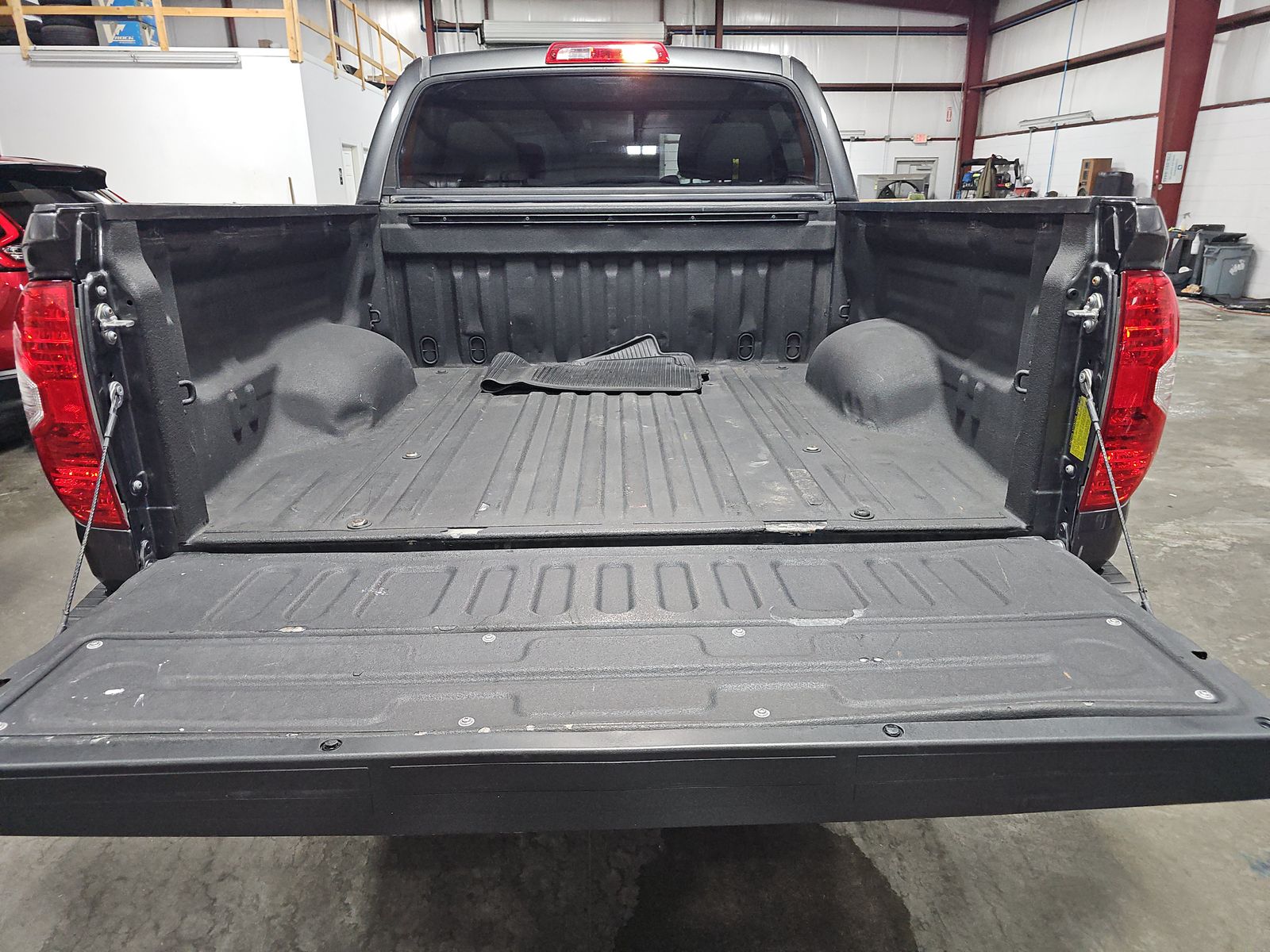 2018 Toyota Tundra SR5 AWD