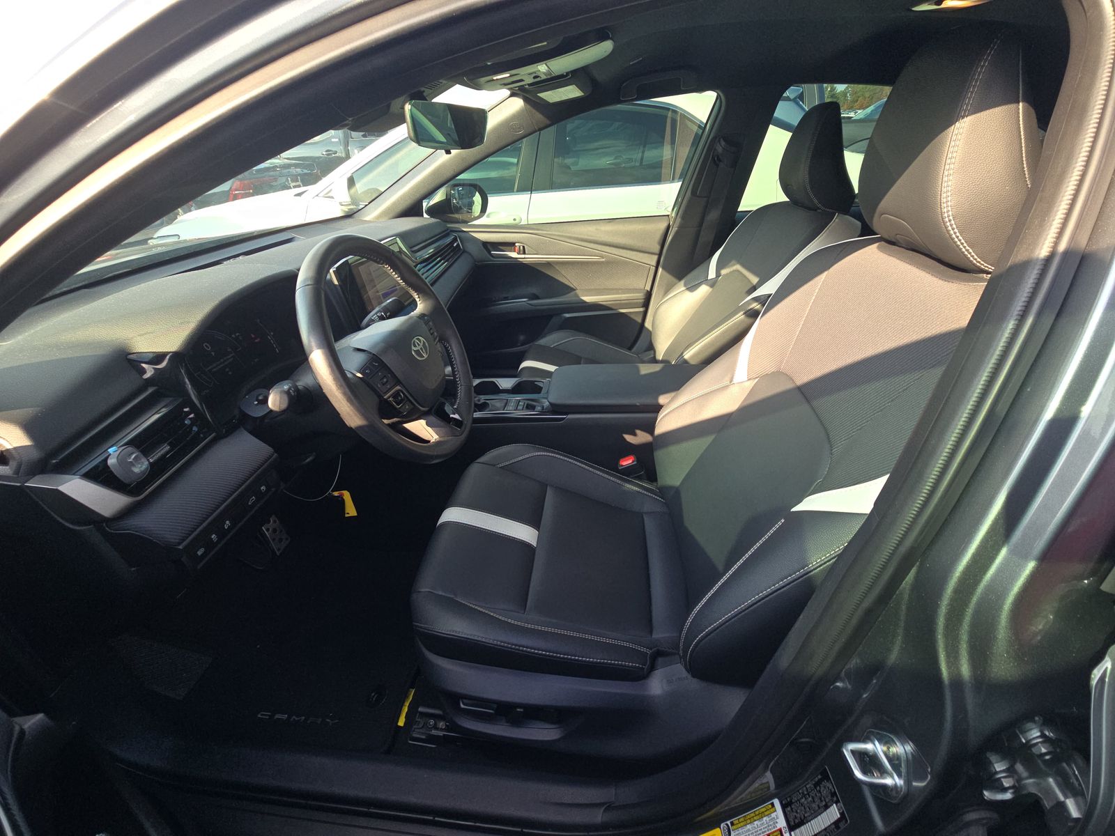 2025 Toyota Camry SE FWD