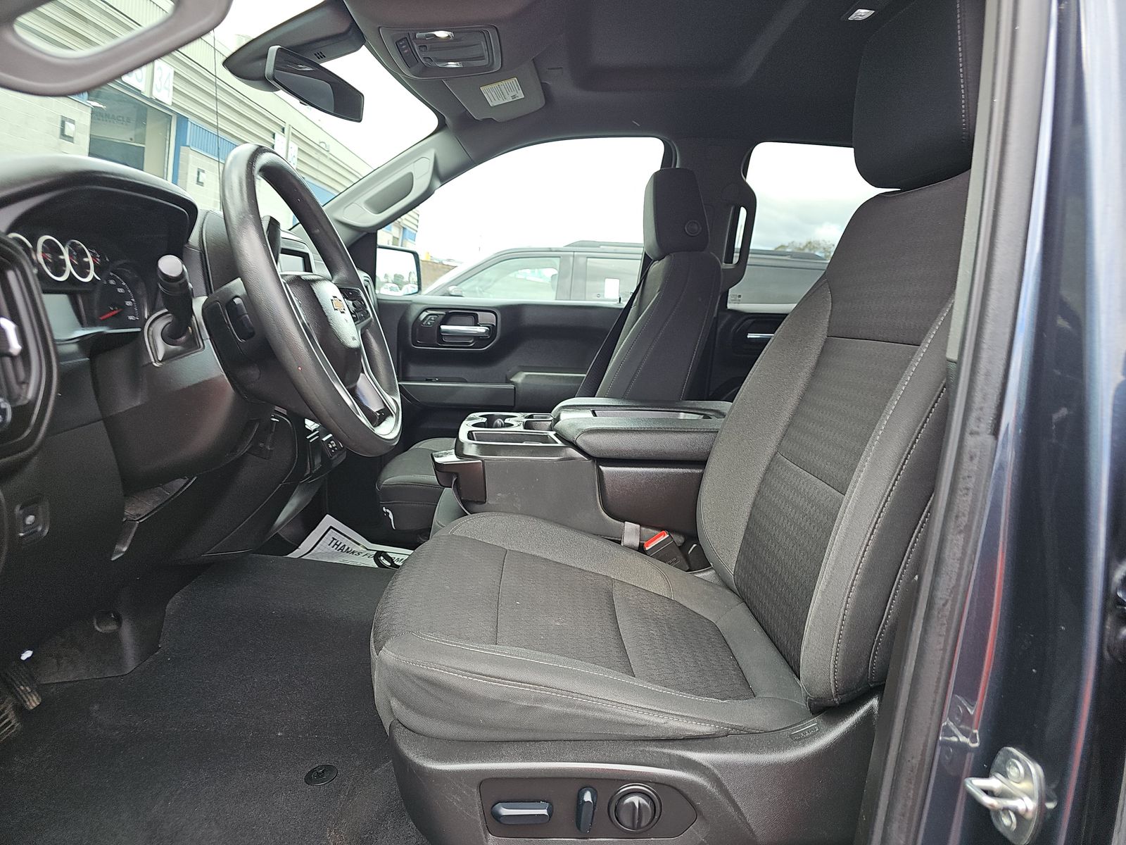 2022 Chevrolet Silverado 1500 Custom AWD