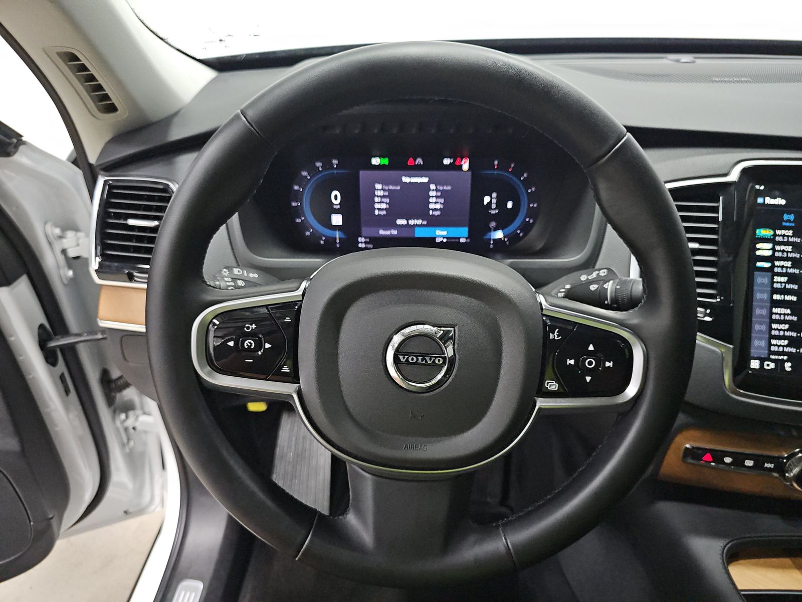 2025 Volvo XC90 B6 Plus AWD