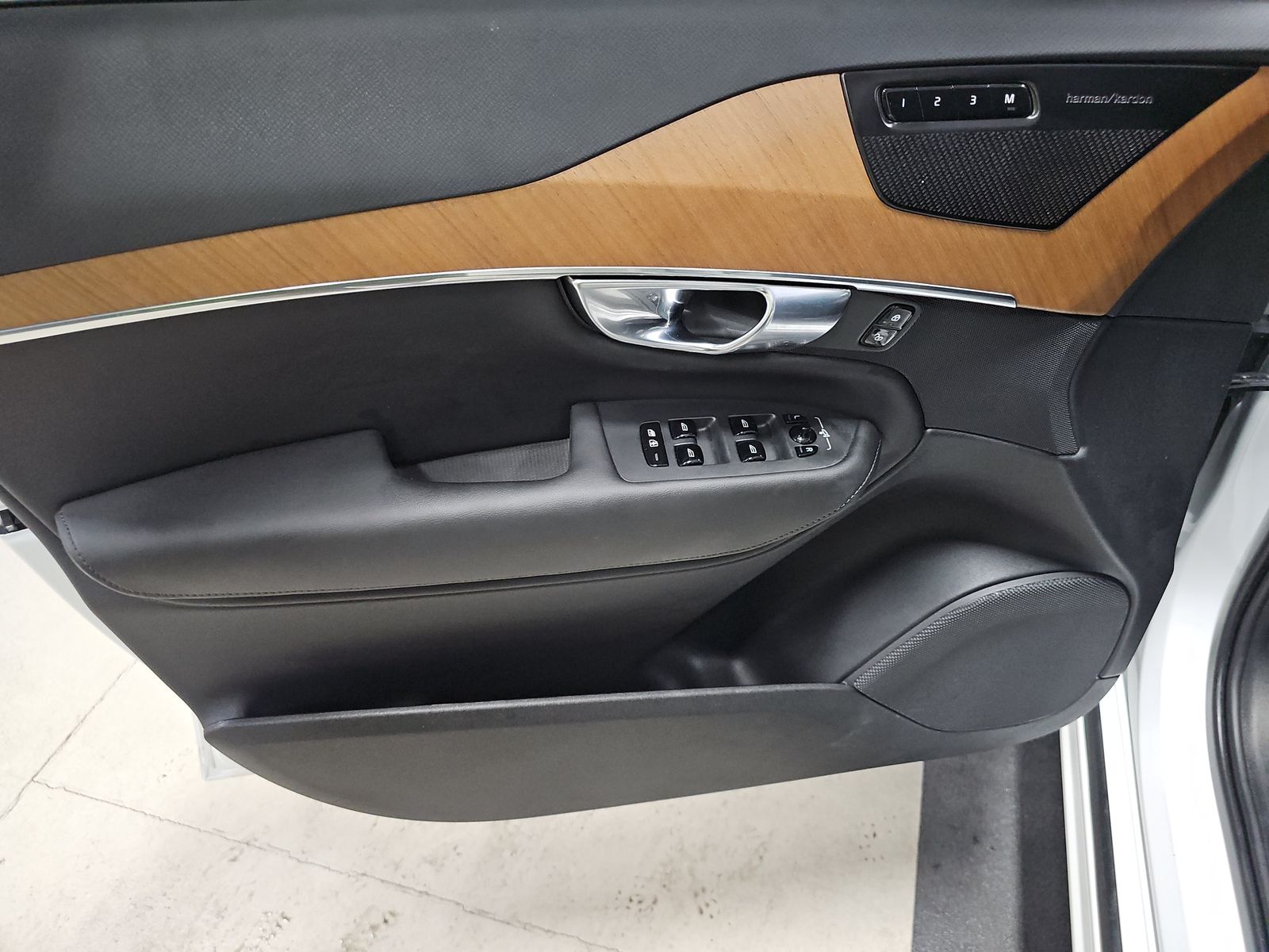 2025 Volvo XC90 B6 Plus AWD