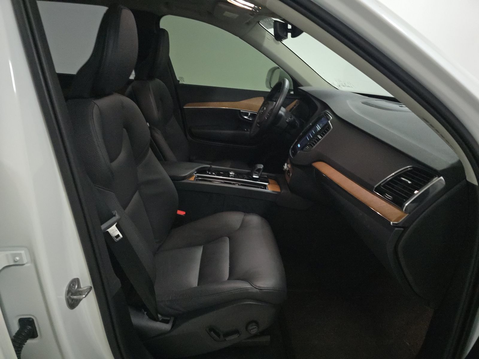 2025 Volvo XC90 B6 Plus AWD