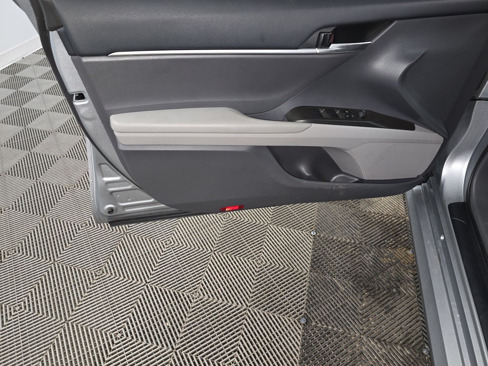 2023 Toyota Camry Hybrid LE FWD