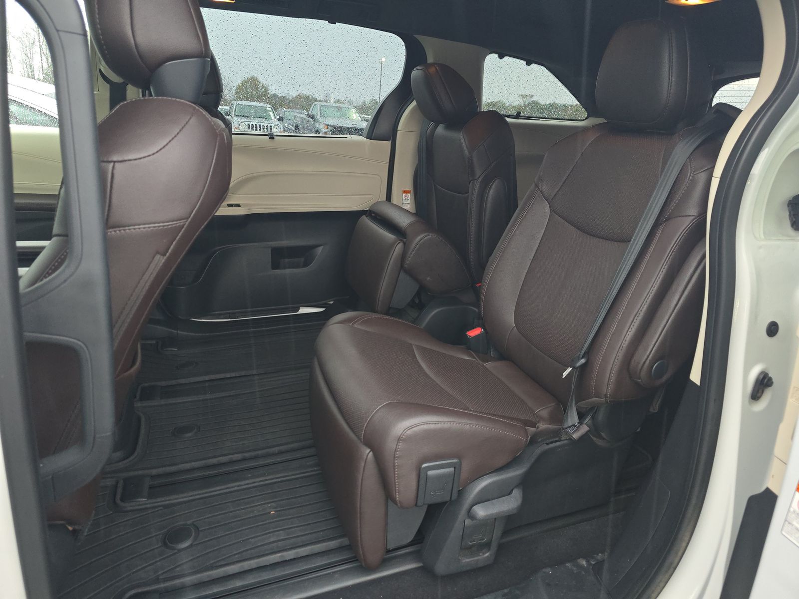 2021 Toyota Sienna Platinum FWD