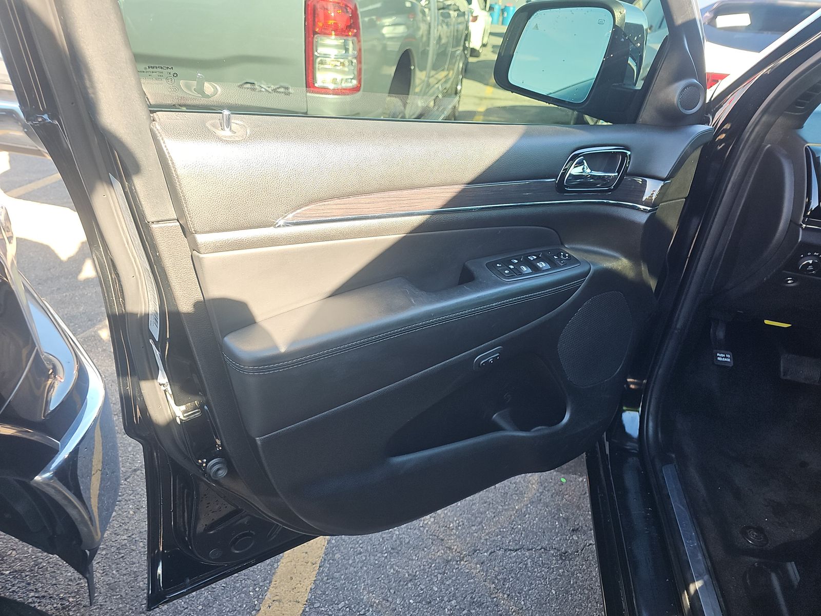 2019 Jeep Grand Cherokee Overland RWD