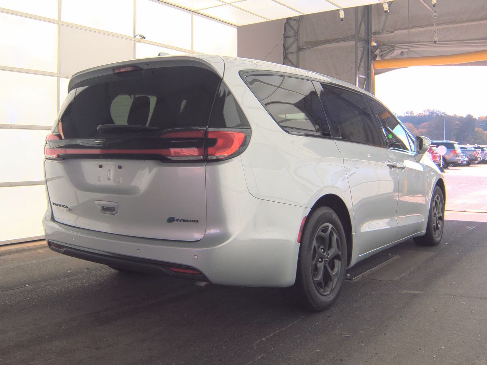 2022 Chrysler Pacifica Hybrid Touring L FWD