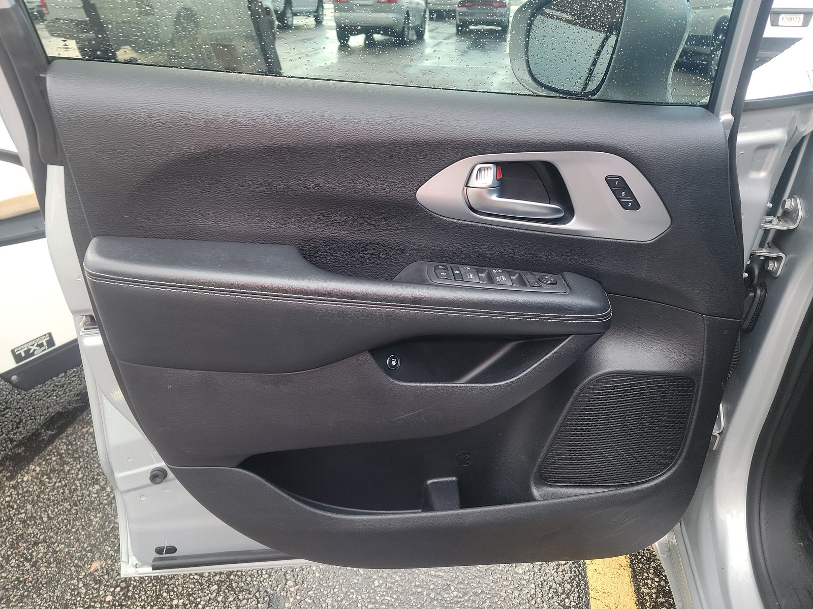 2022 Chrysler Pacifica Hybrid Touring L FWD