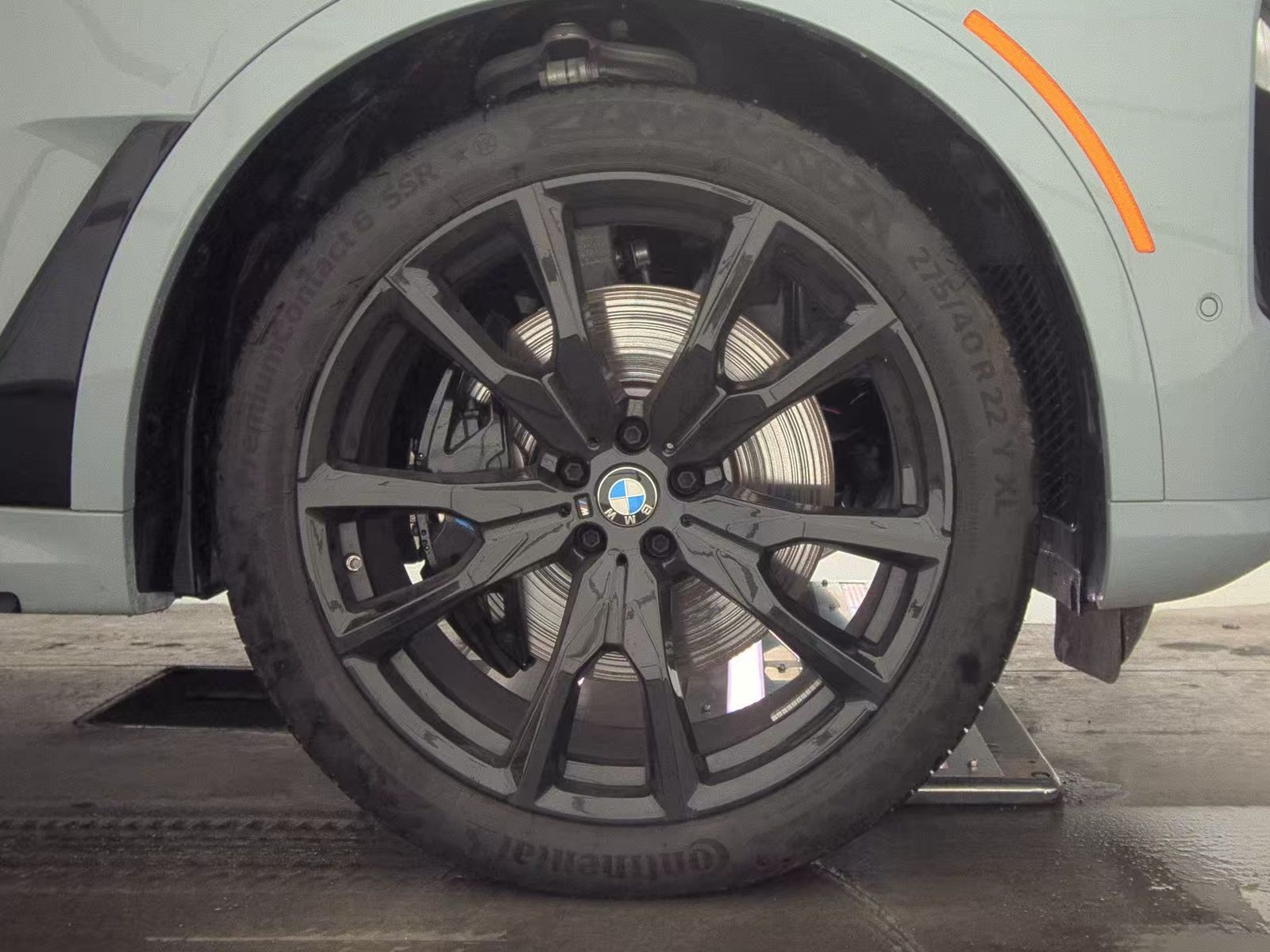 2025 BMW X7 M60i AWD