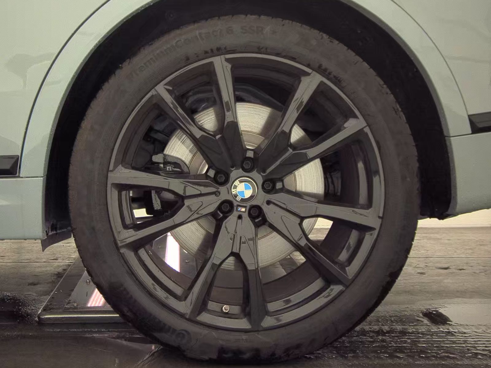 2025 BMW X7 M60i AWD