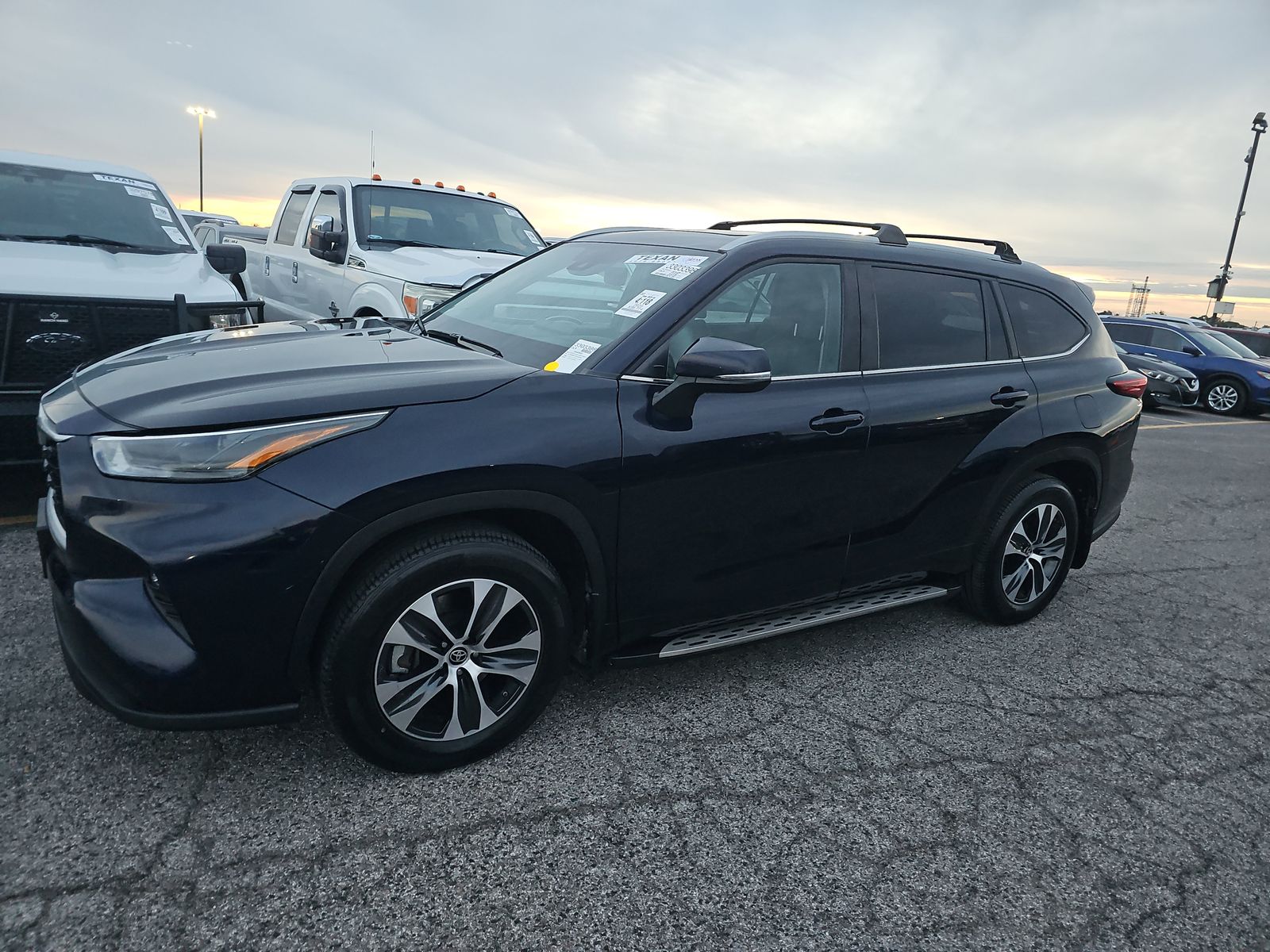 2023 Toyota Highlander XLE FWD