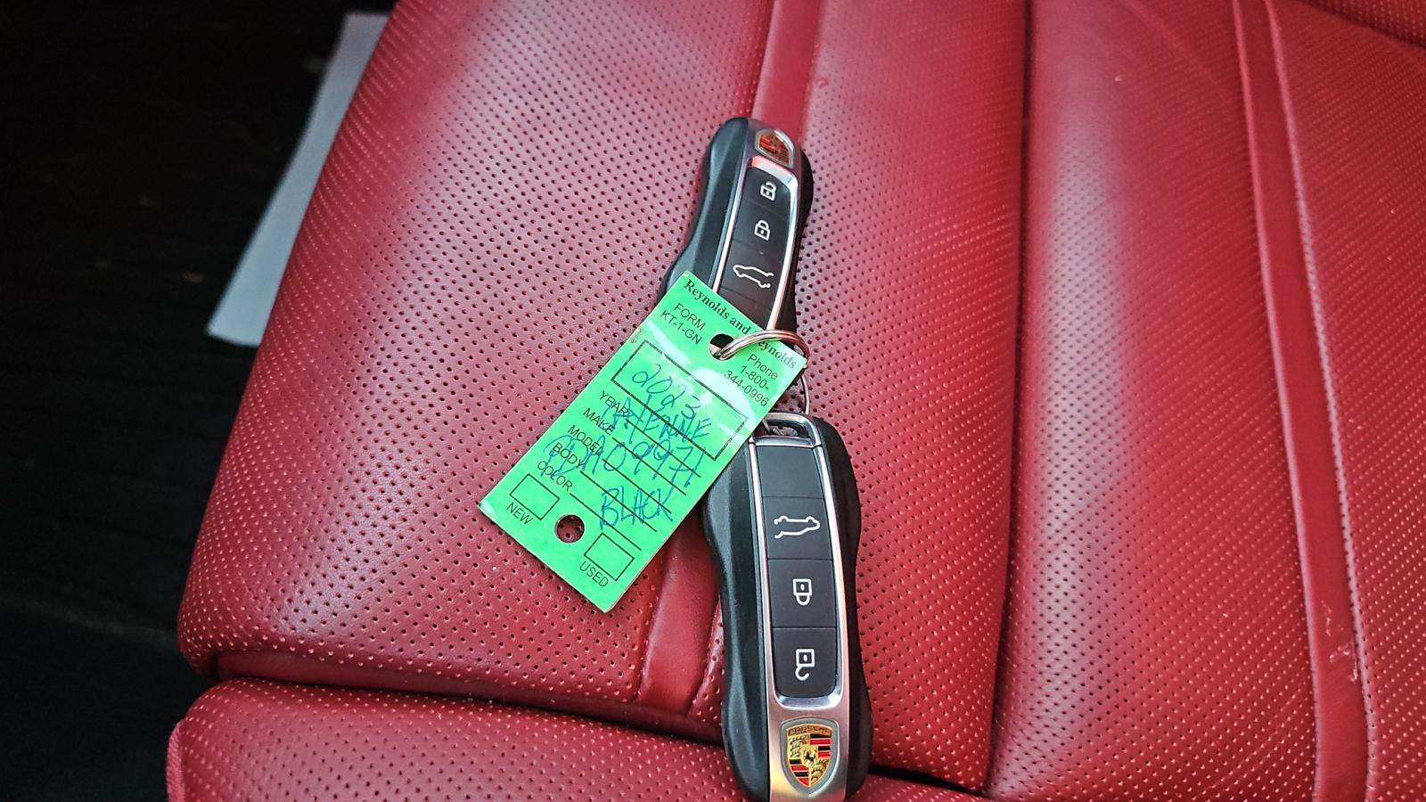 2023 Porsche Cayenne Platinum Edition AWD