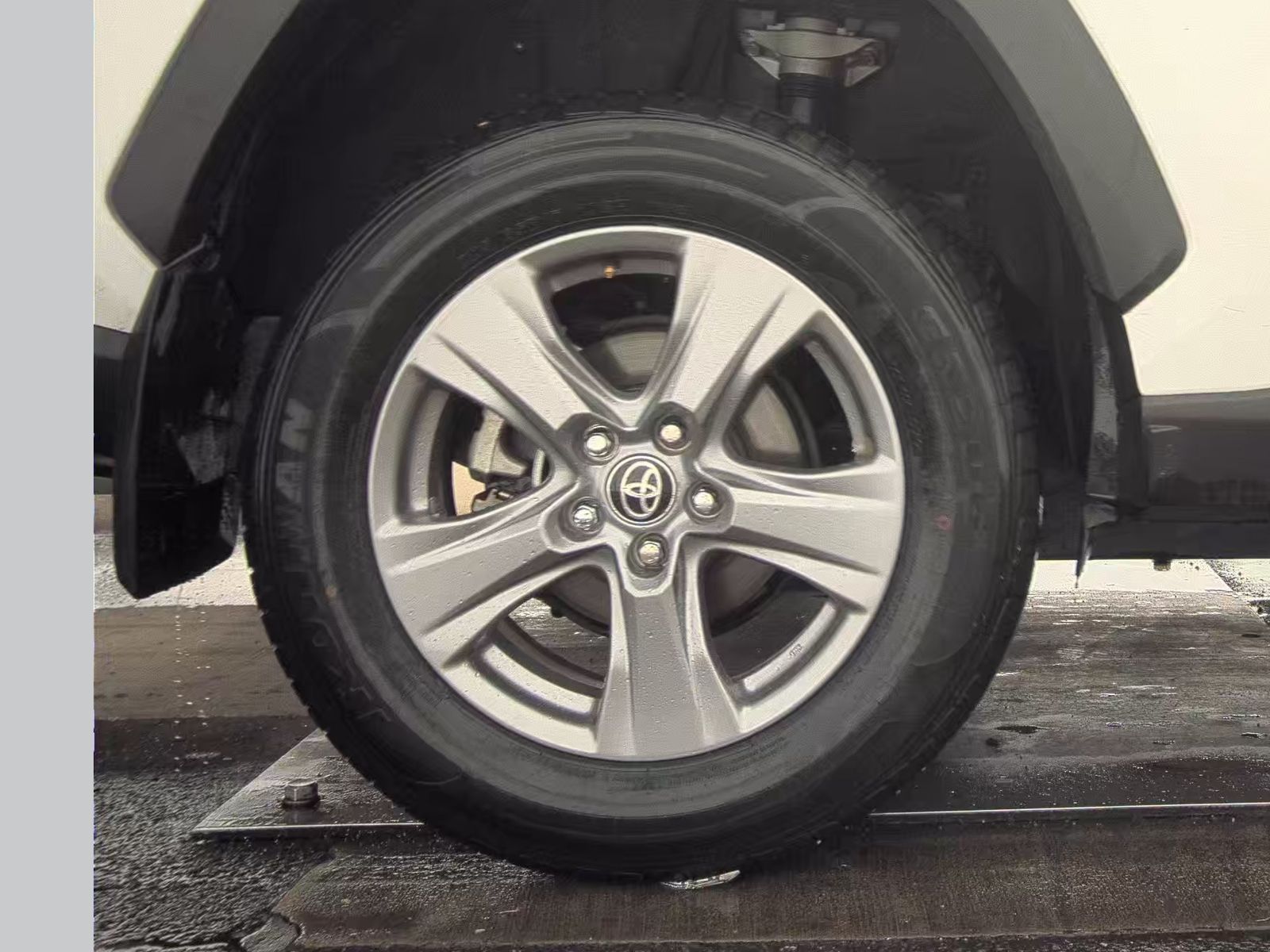 2024 Toyota RAV4 XLE FWD