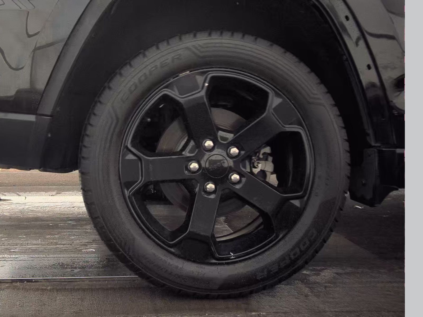 2019 Jeep Grand Cherokee Laredo Upland Edition RWD