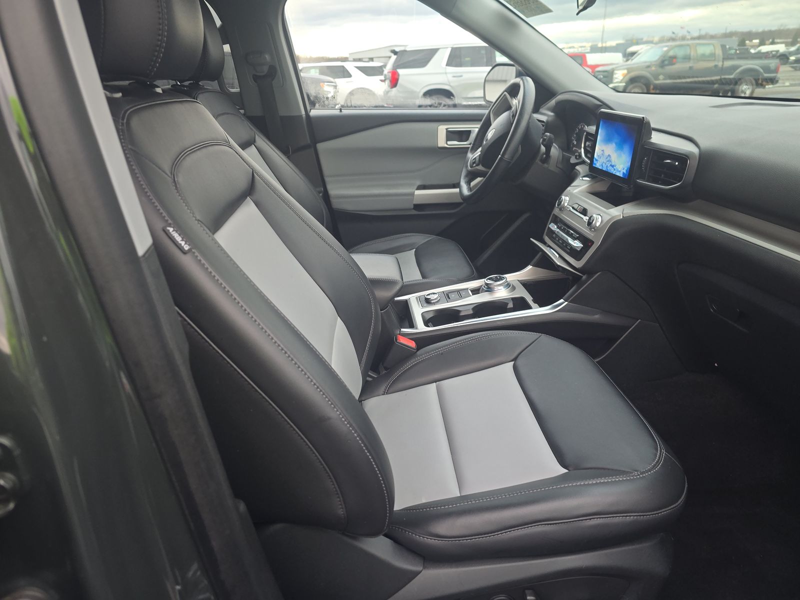 2023 Ford Explorer XLT AWD