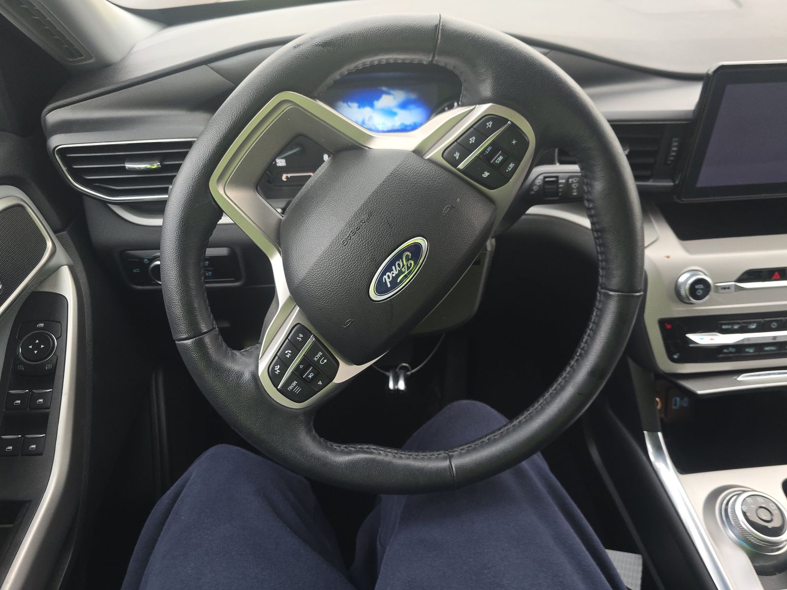 2023 Ford Explorer XLT AWD