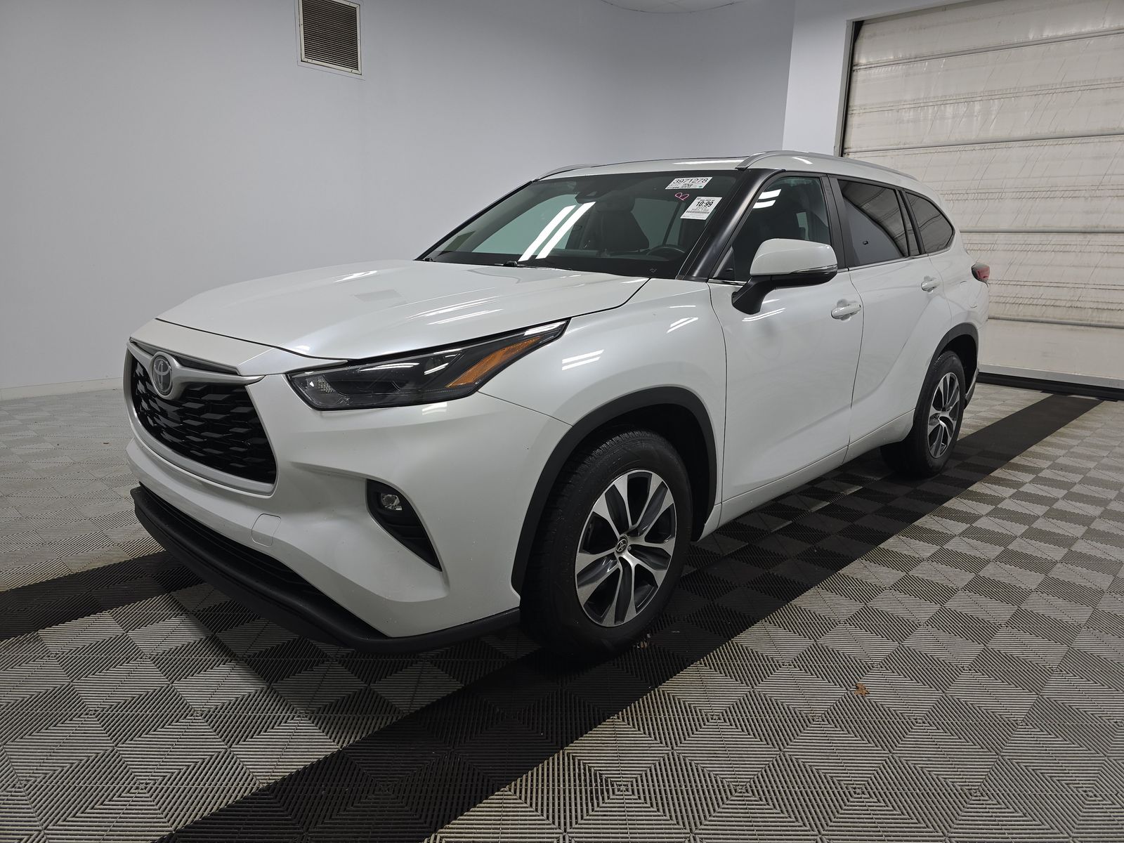 2023 Toyota Highlander XLE FWD