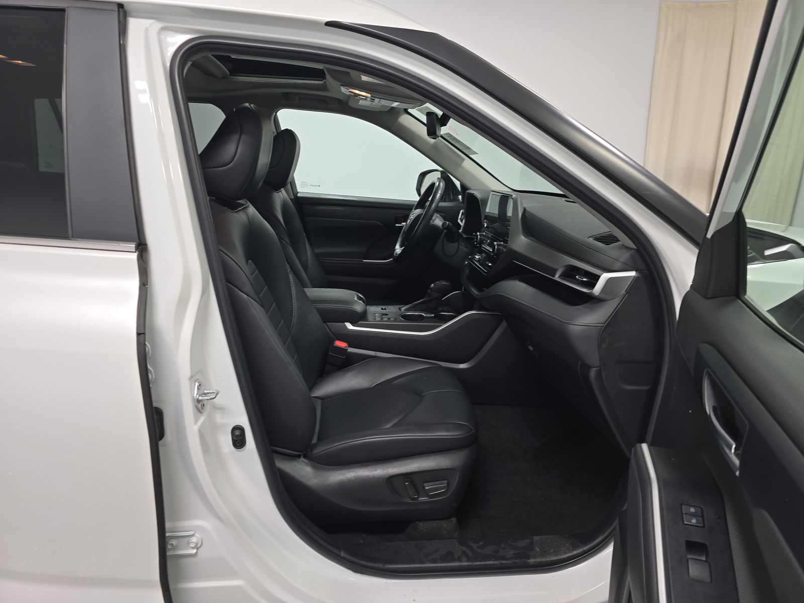 2023 Toyota Highlander XLE FWD