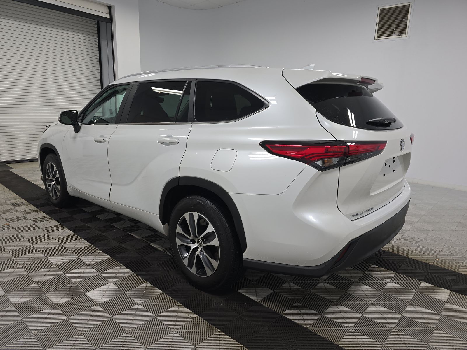 2023 Toyota Highlander XLE FWD