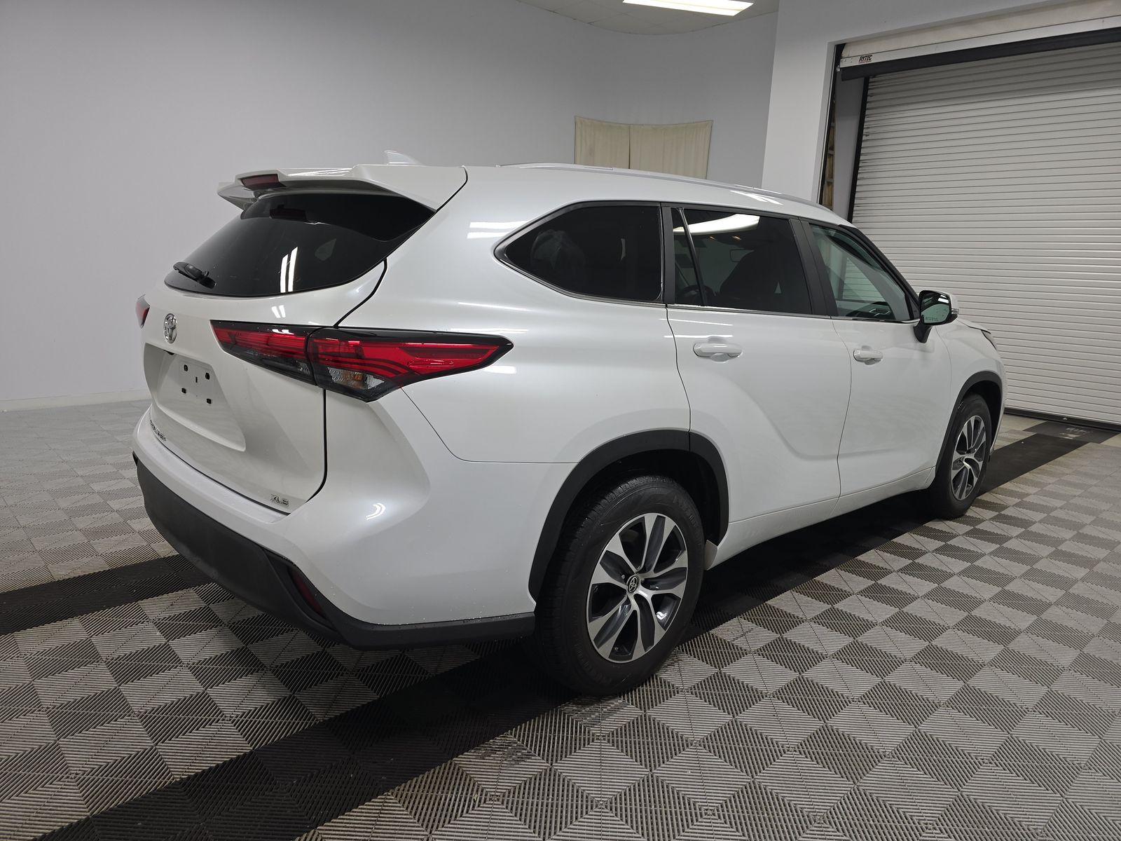 2023 Toyota Highlander XLE FWD