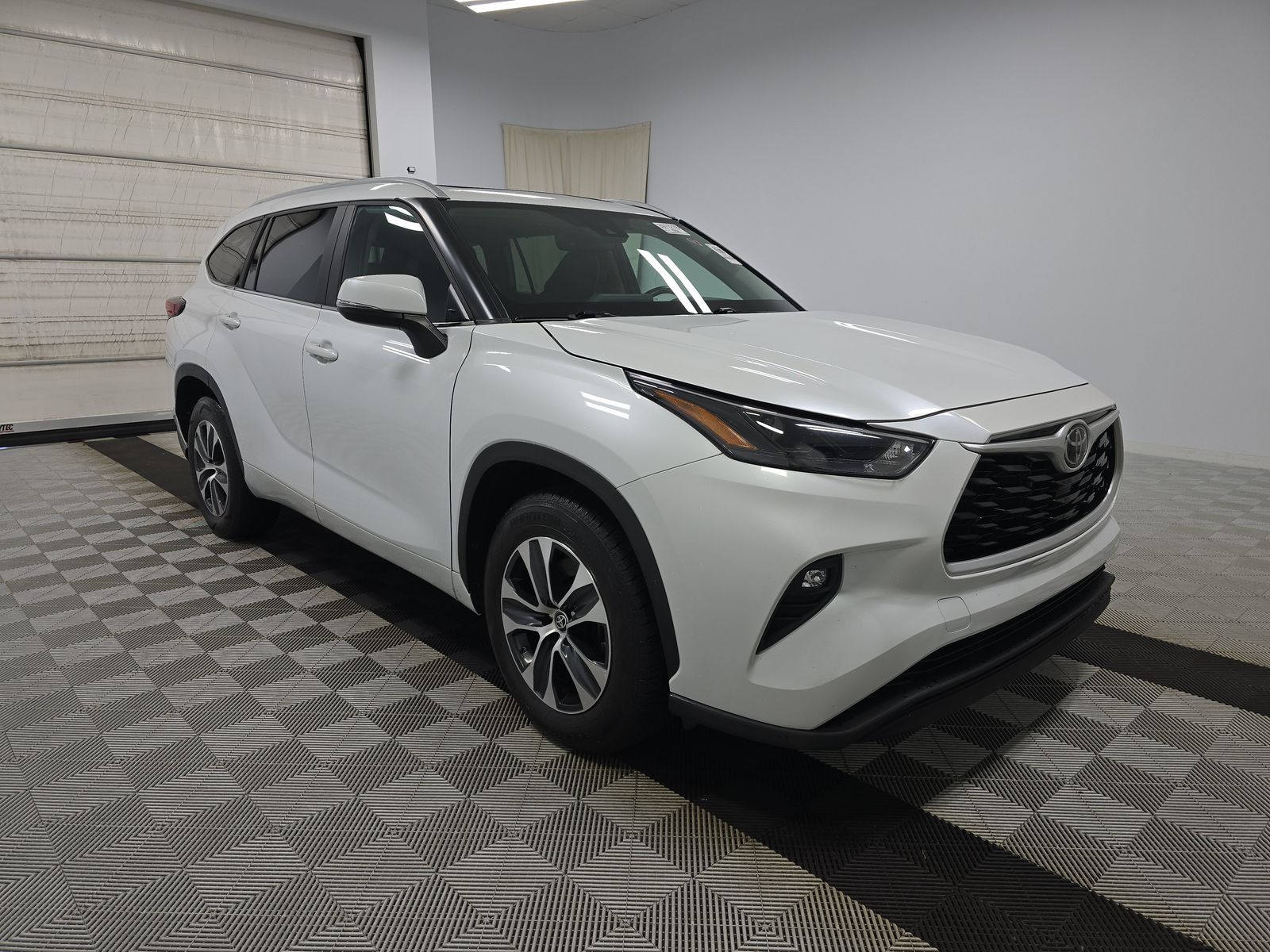 2023 Toyota Highlander XLE FWD