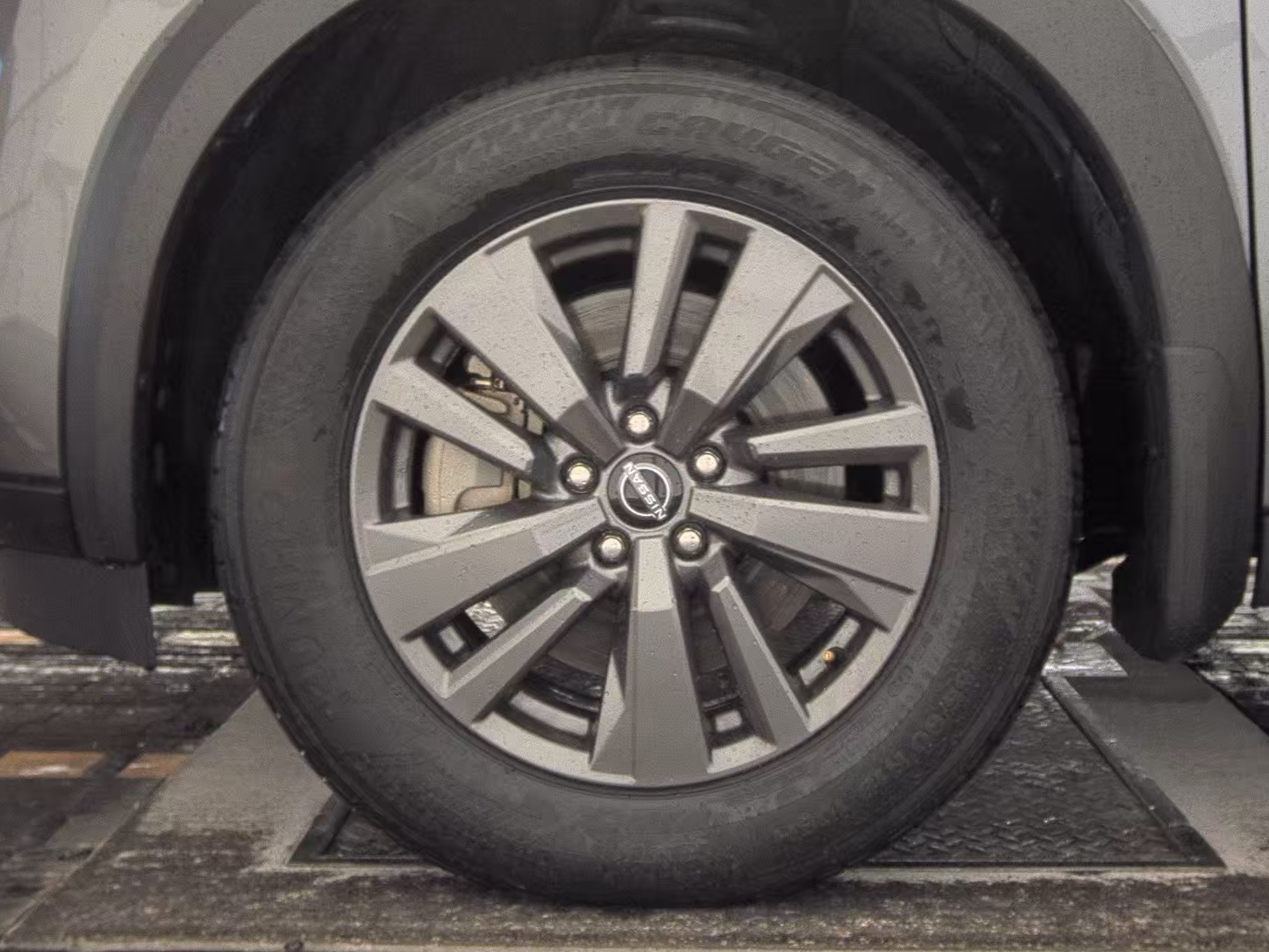 2022 Nissan Pathfinder SV FWD