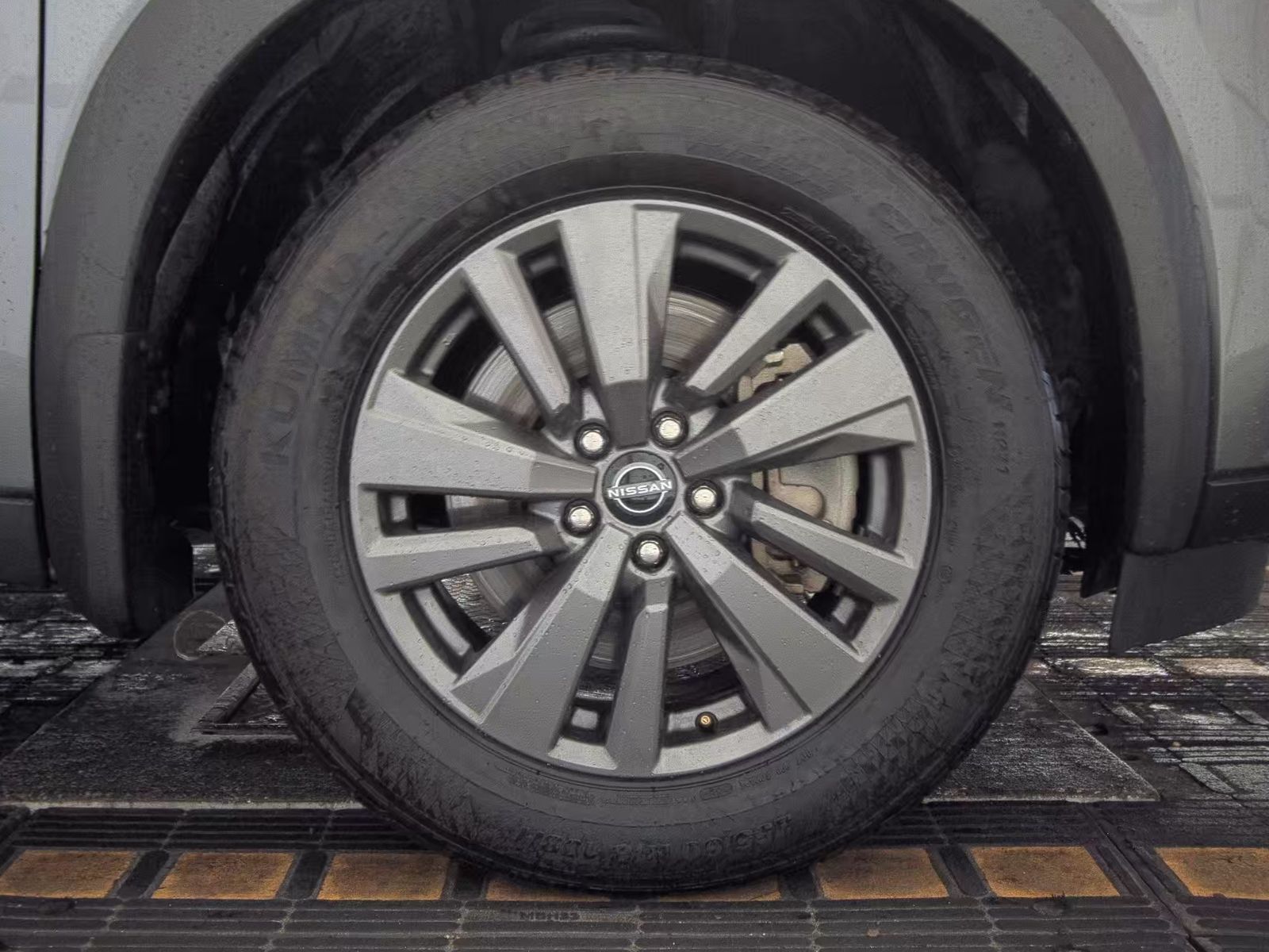 2022 Nissan Pathfinder SV FWD